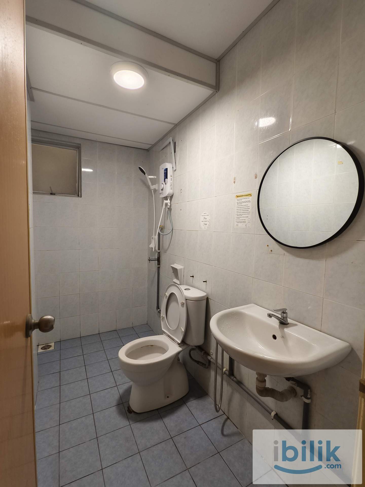 🏡✨ Fully Furnished Queen Room @ Wangsa Metroview 📶 FREE WiFi 💡 FREE Common Area Electricity 💧 FREE Water - Image 5