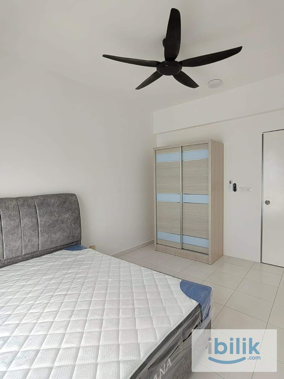 Deluxe Middle Room at i-Santorini, Tanjung Tokong - Image 2