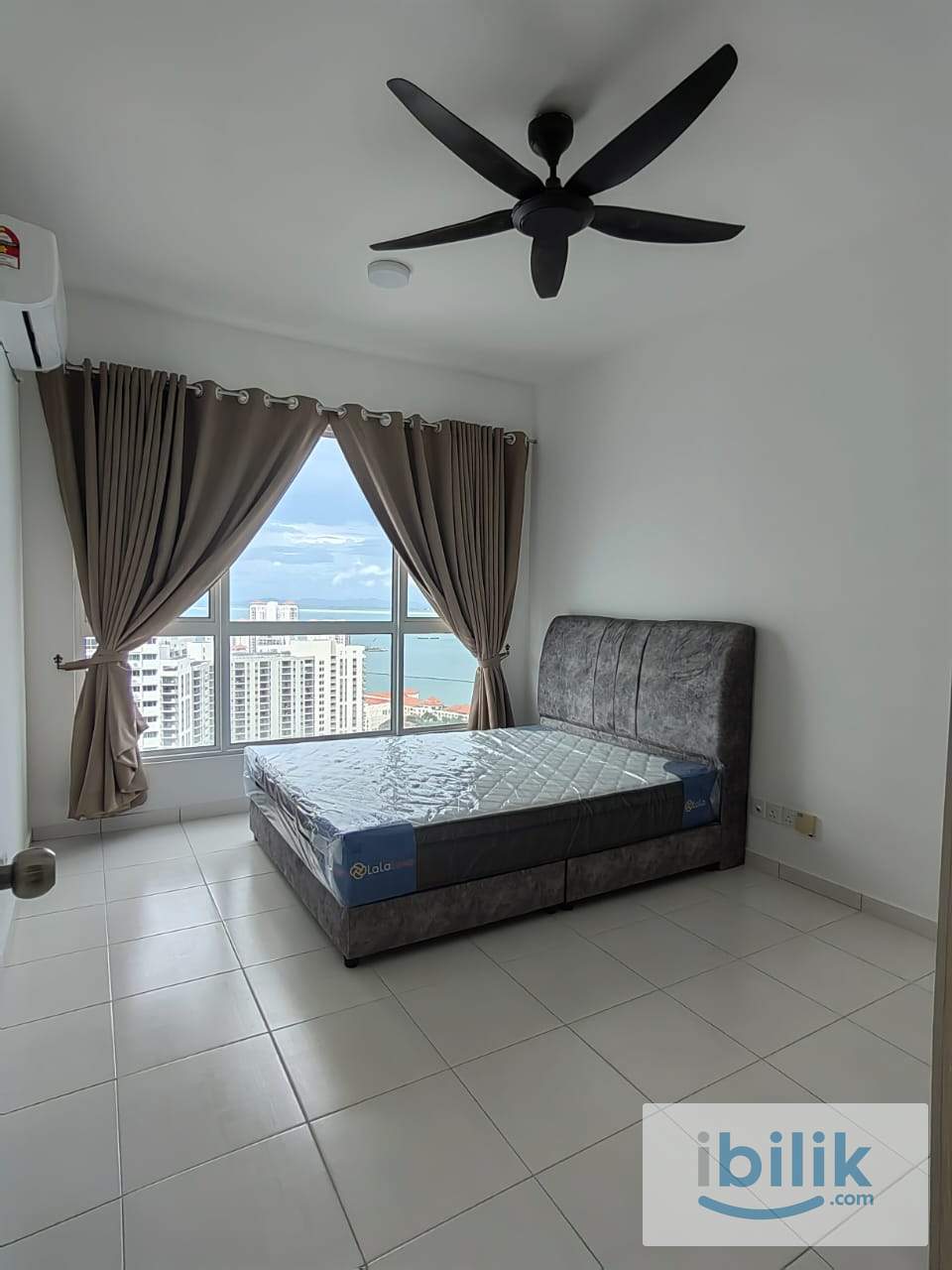 Deluxe Middle Room at i-Santorini, Tanjung Tokong - Image 1