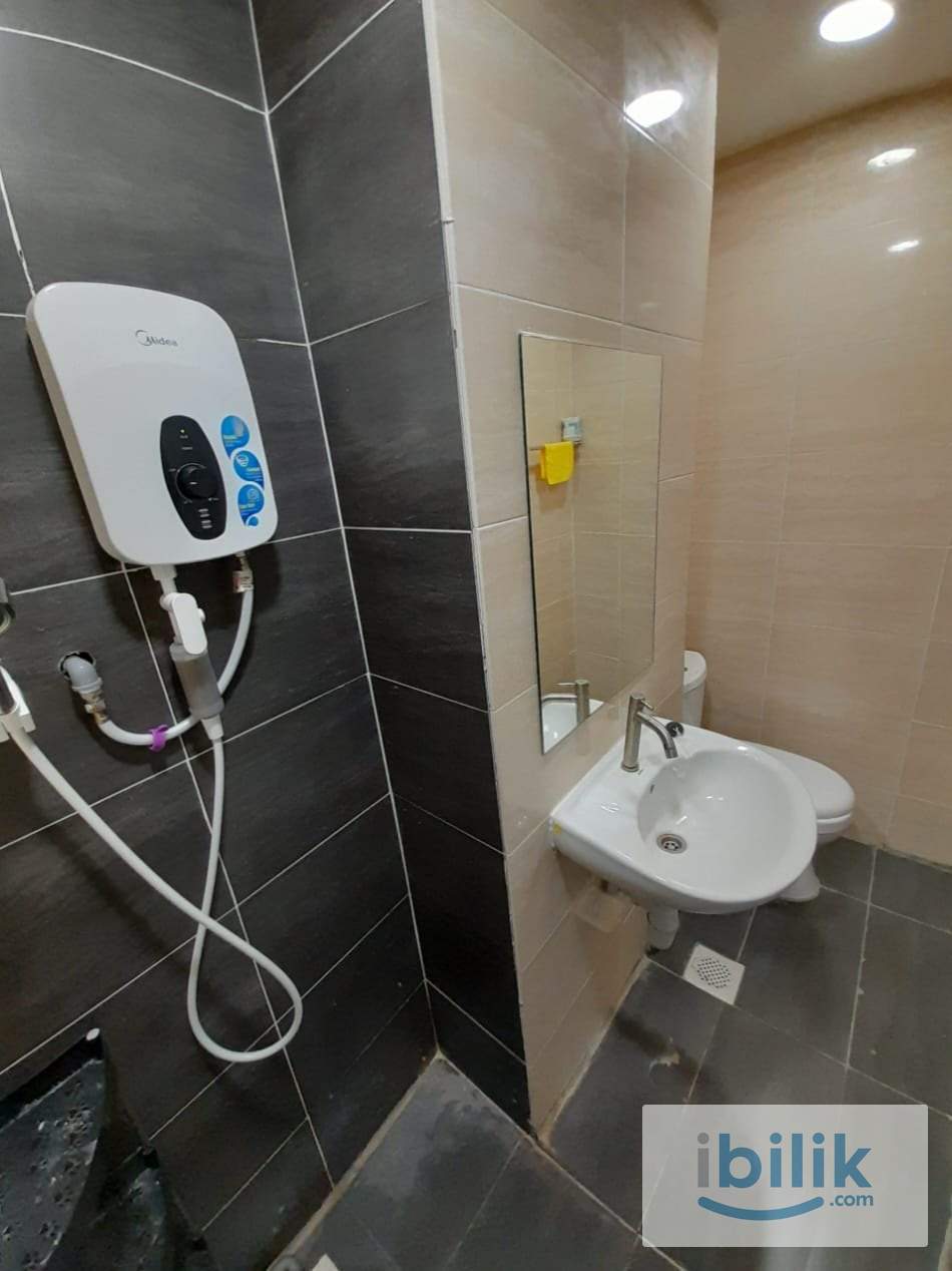 Free WIFI Single Room at Bandar Sunway - Image 2