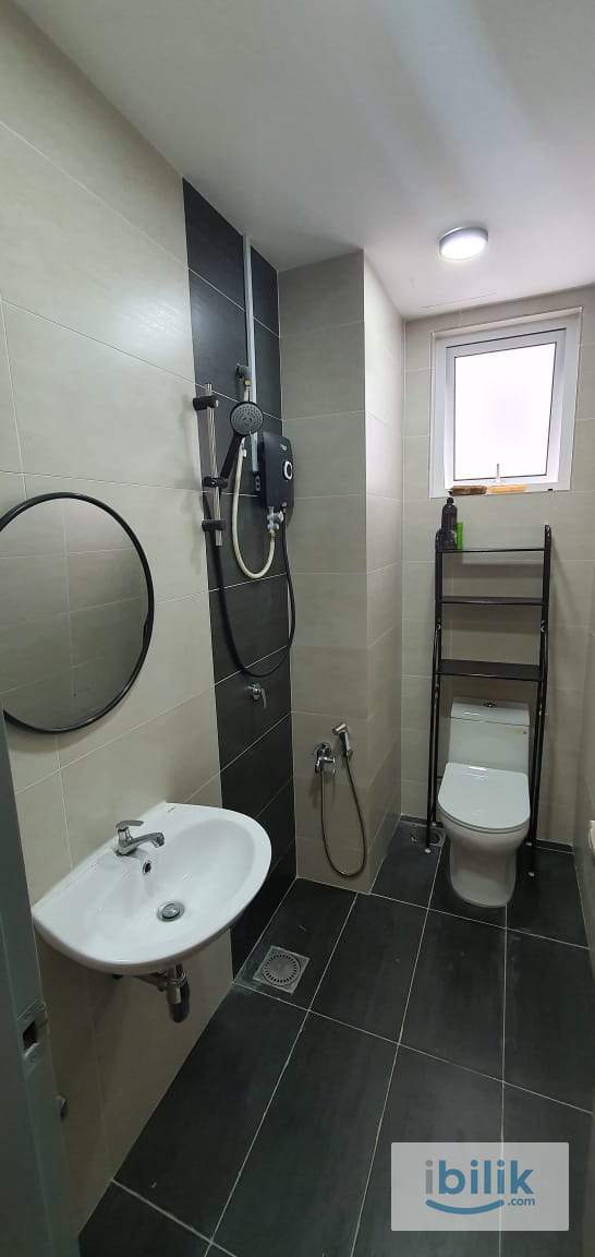 Free WIFI Single Room at Pinnacle Sri Petaling - Image 2