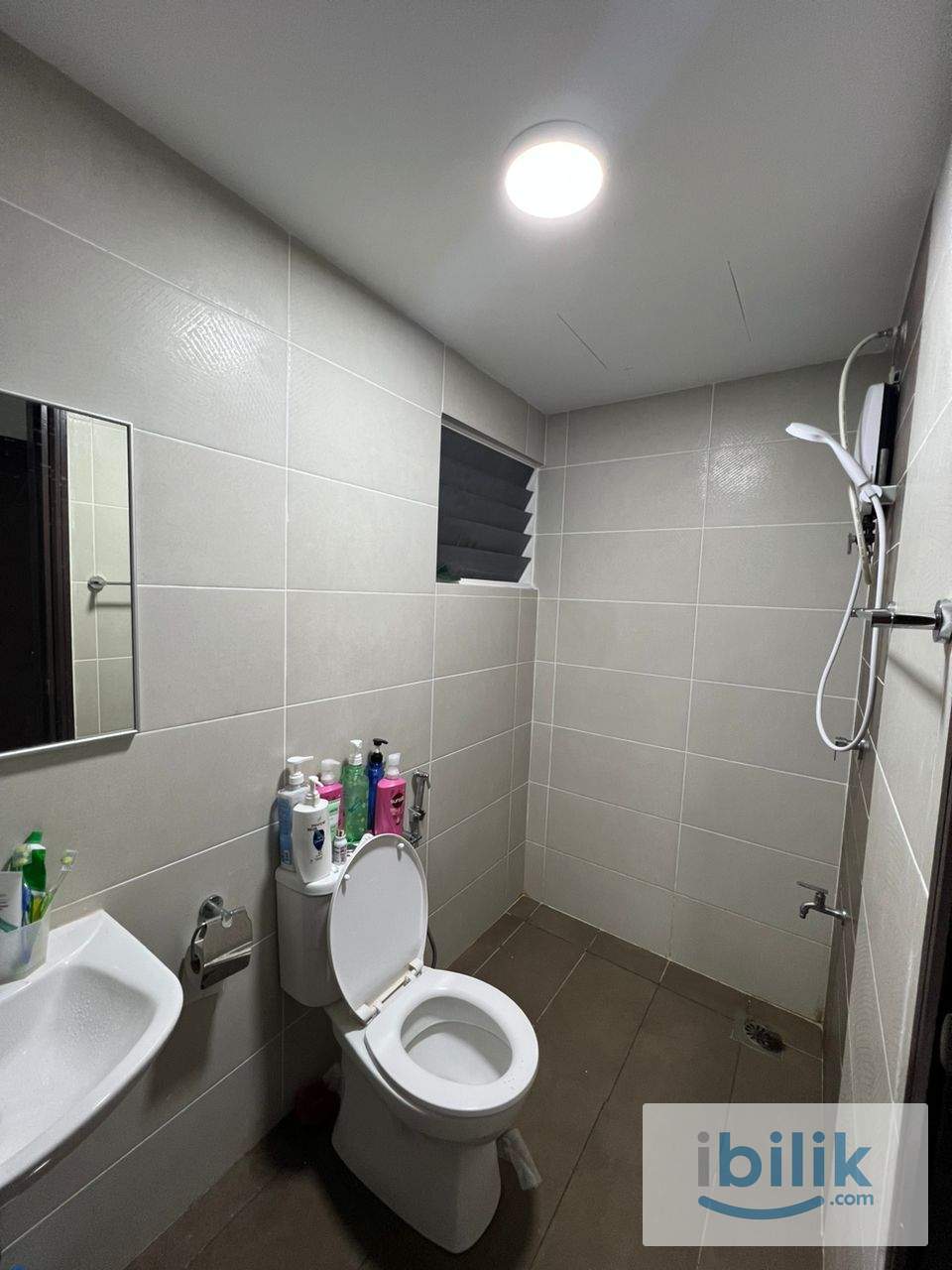 Free WIFI Single Room at Paraiso Residence - Image 2