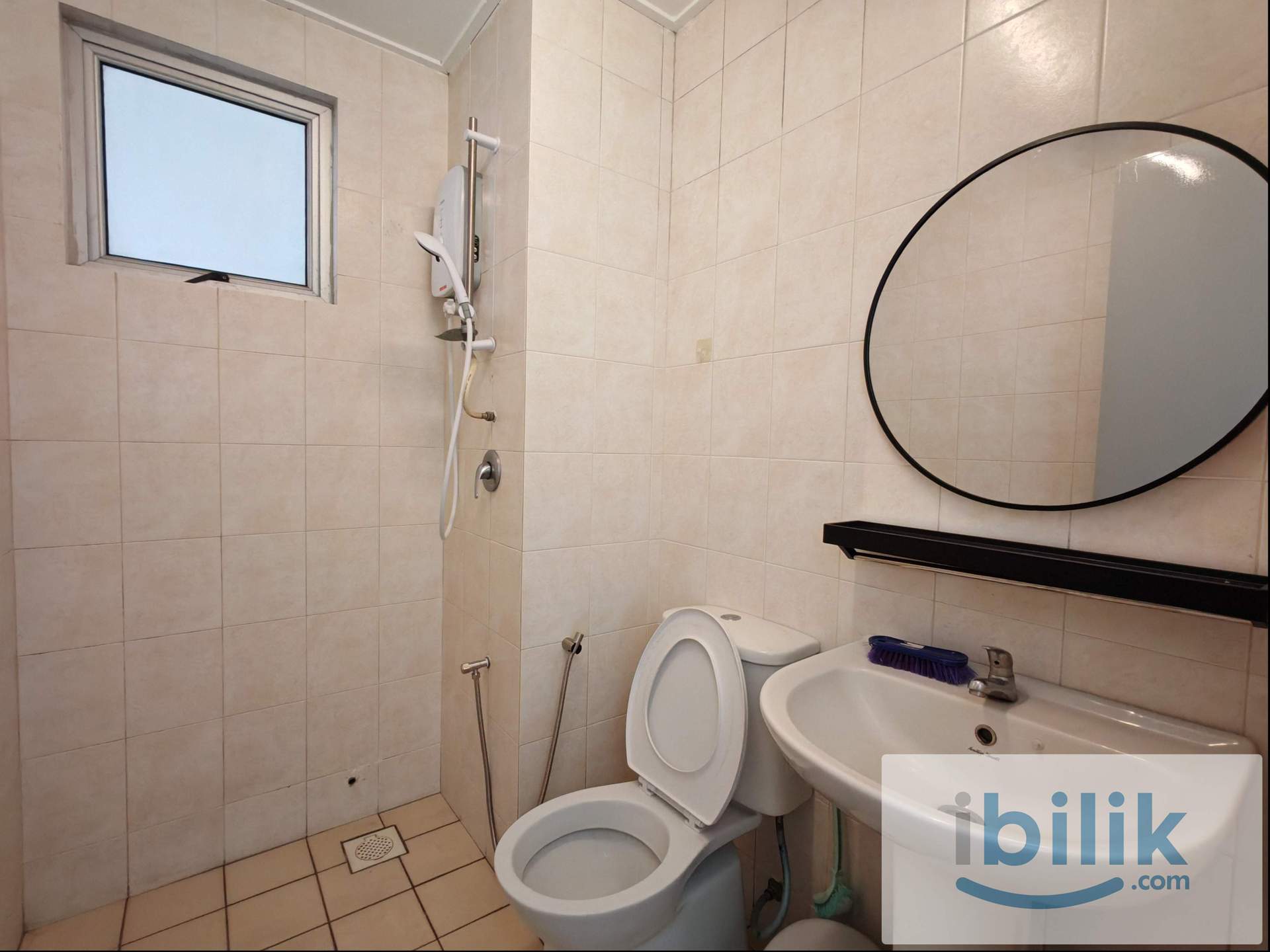 PJ master bedroom with private bathroom - Image 3