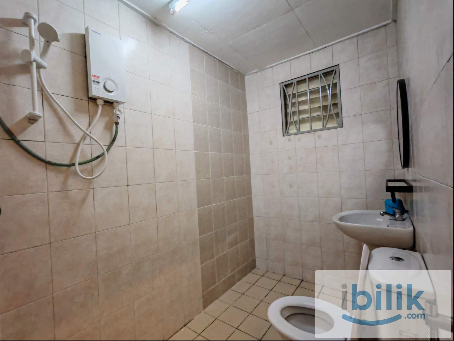 PJ Seksyen 14 Middle Room nearby LRT  - Image 3