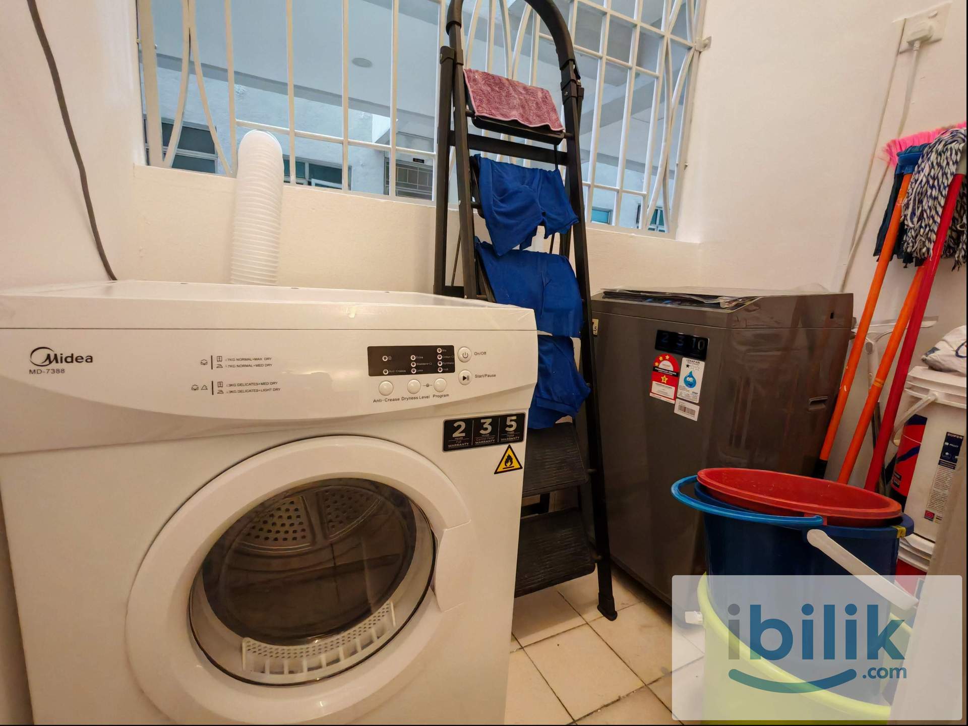 PJ Seksyen 14 Middle Room nearby LRT  - Image 4