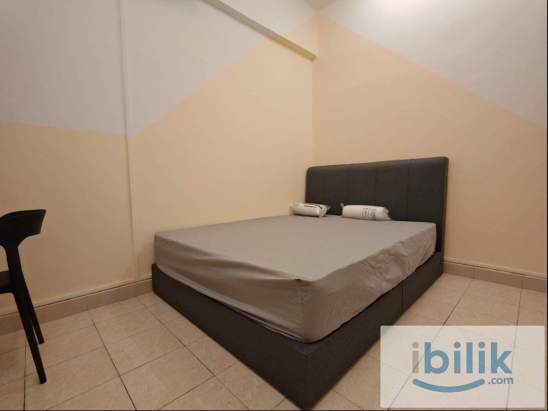 PJ Seksyen 14 Middle Room nearby LRT  - Image 7
