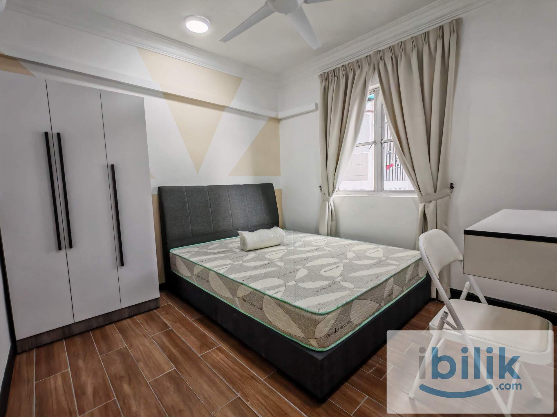 Bangsar South Beautiful Middle Room. Nearby LRT & UM. Free WiFi electricity  - Image 1