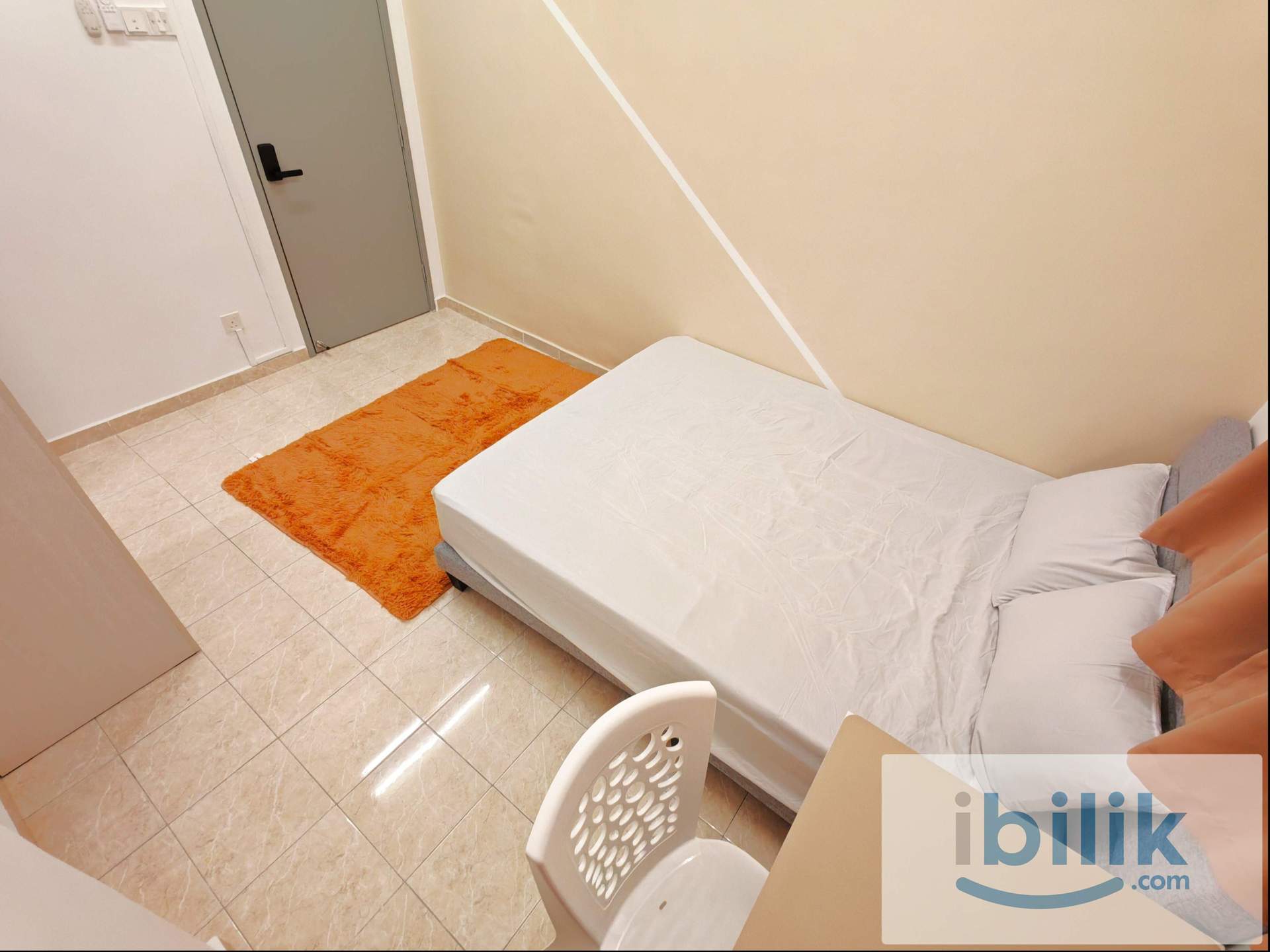 PJ Middle Room. Nearby LRT. Free WiFi electricity  - Image 7
