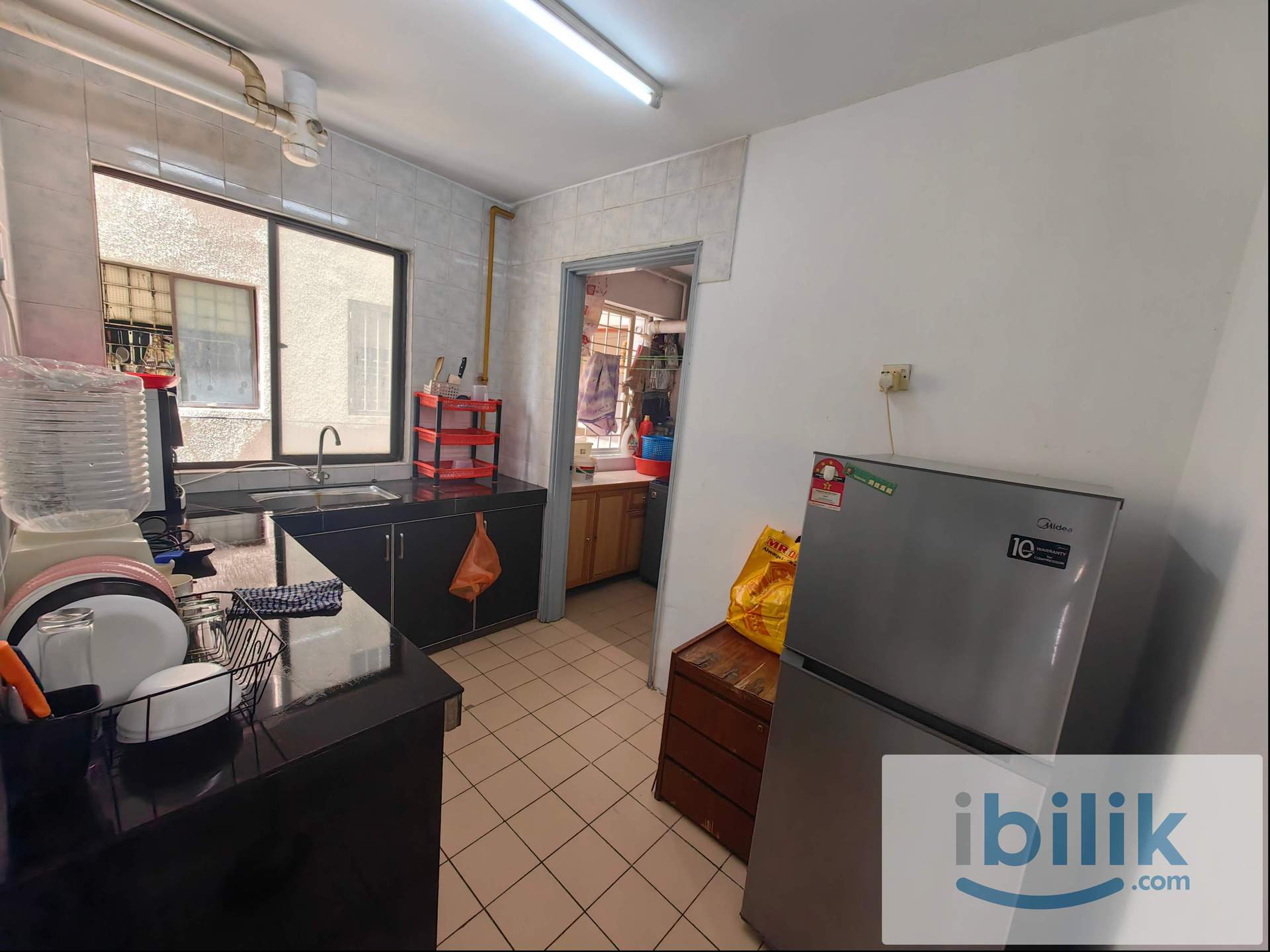 Middle Room nearby LRT & Monorail. Free WiFi electricity  - Image 5