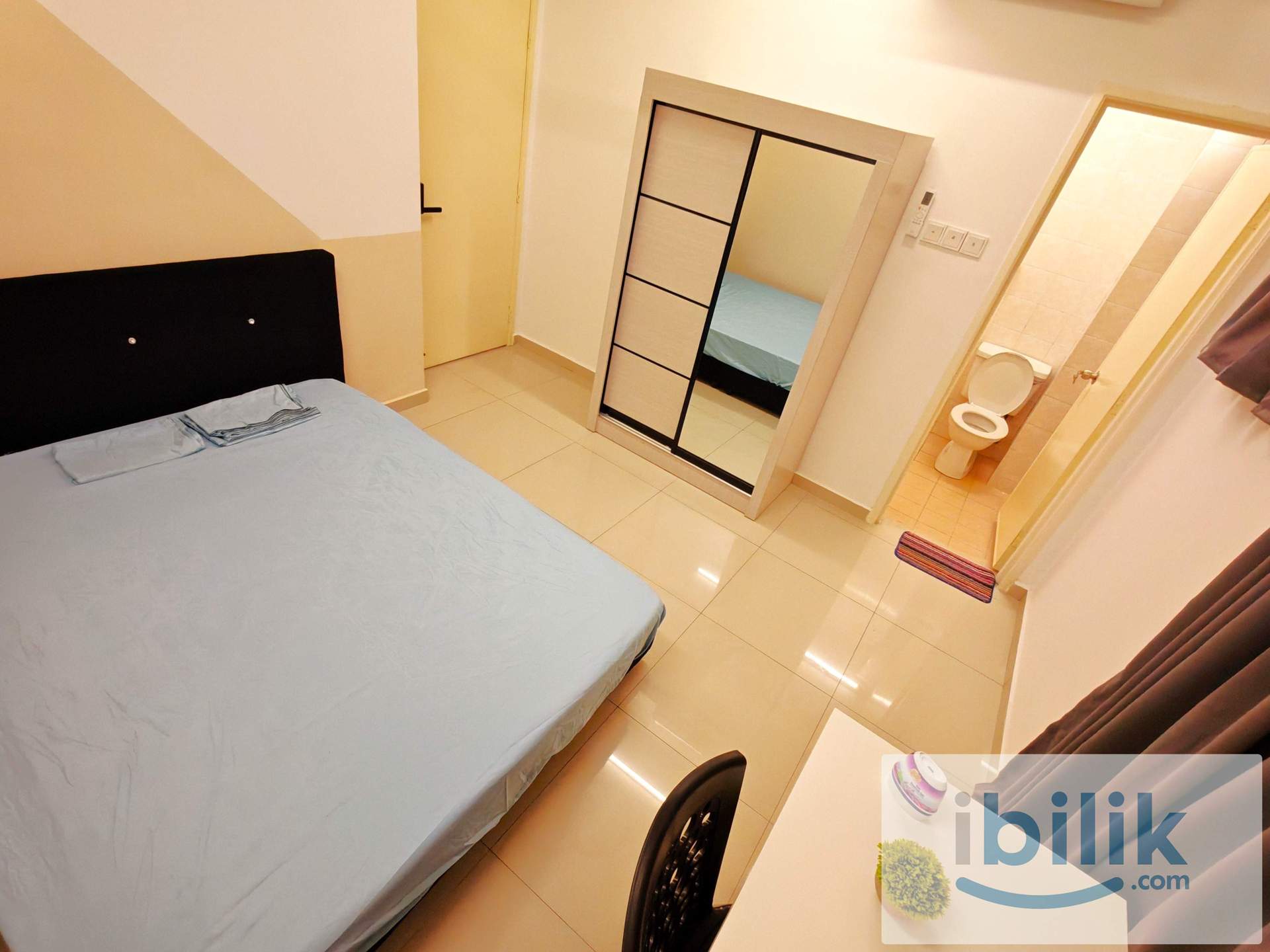 Ara Damansara Master Bedroom with Private Bathroom. Nearby LRT. Free WiFi electricity  - Image 1