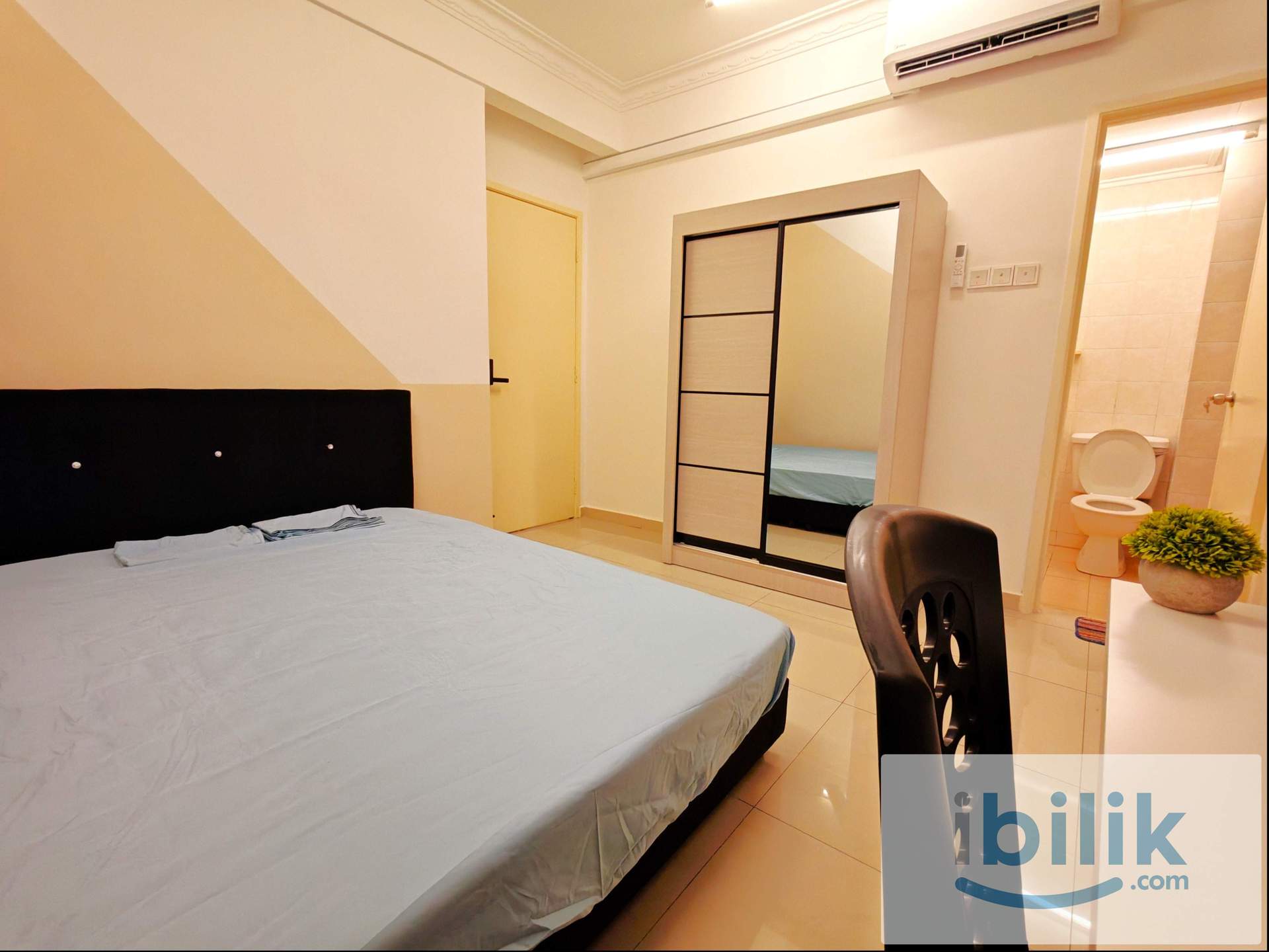 Ara Damansara Master Bedroom with Private Bathroom. Nearby LRT. Free WiFi electricity  - Image 3