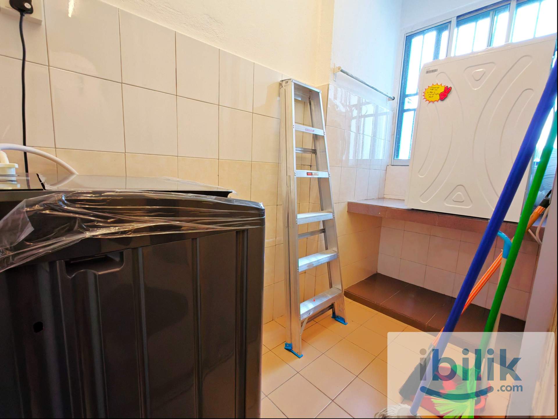 Ara Damansara Master Bedroom with Private Bathroom. Nearby LRT. Free WiFi electricity  - Image 4