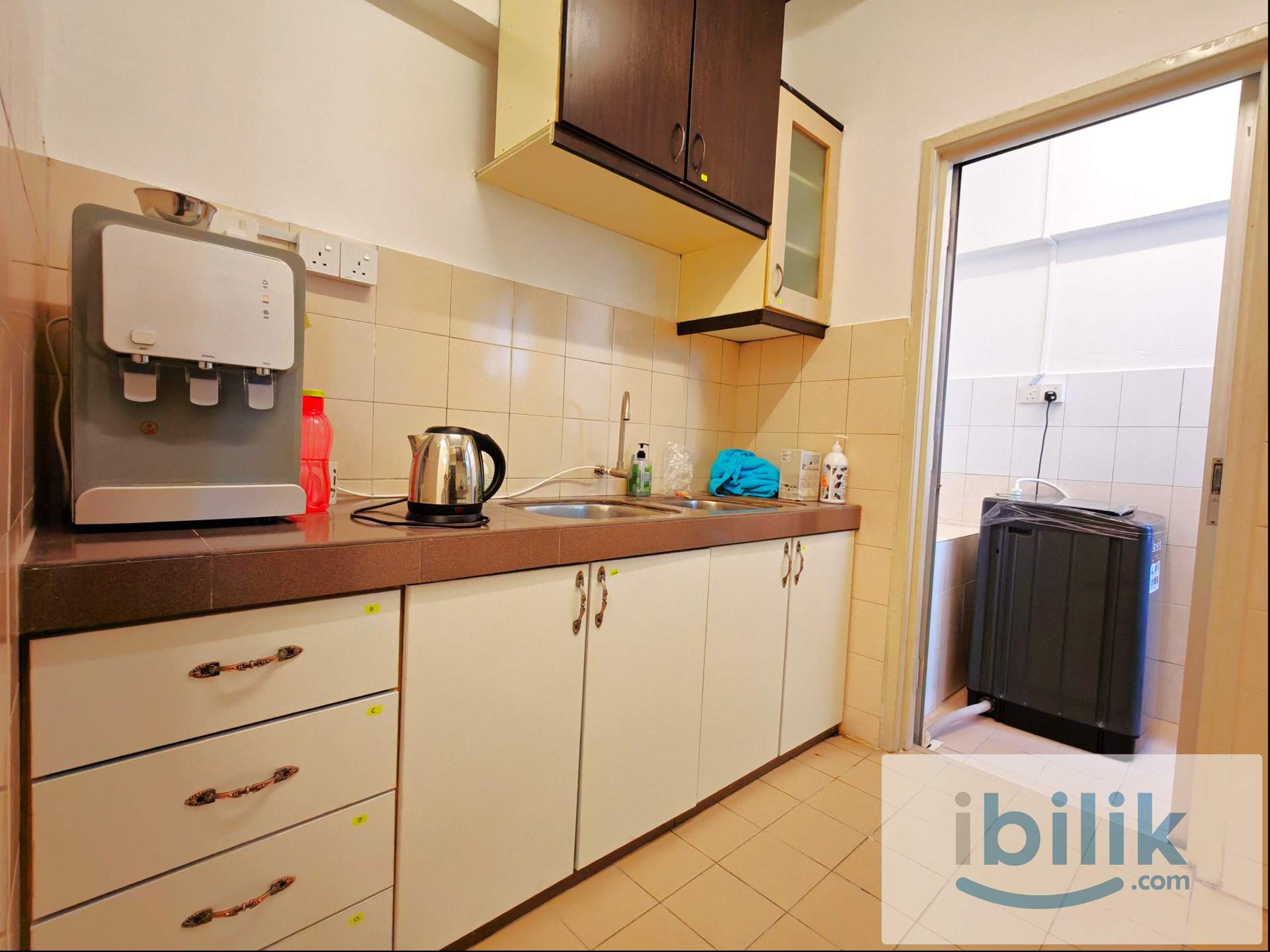 Ara Damansara Master Bedroom with Private Bathroom. Nearby LRT. Free WiFi electricity  - Image 6