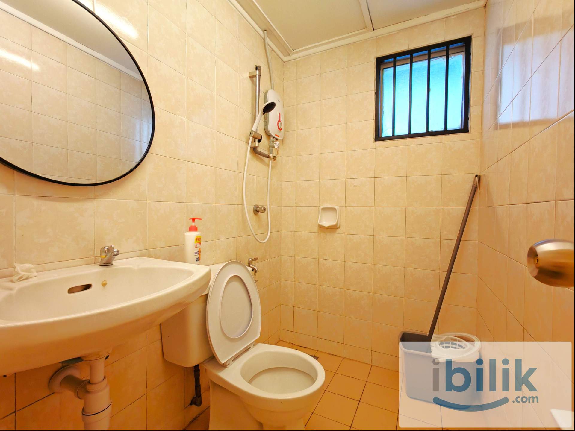 Ara Damansara Master Bedroom with Private Bathroom. Nearby LRT. Free WiFi electricity  - Image 8