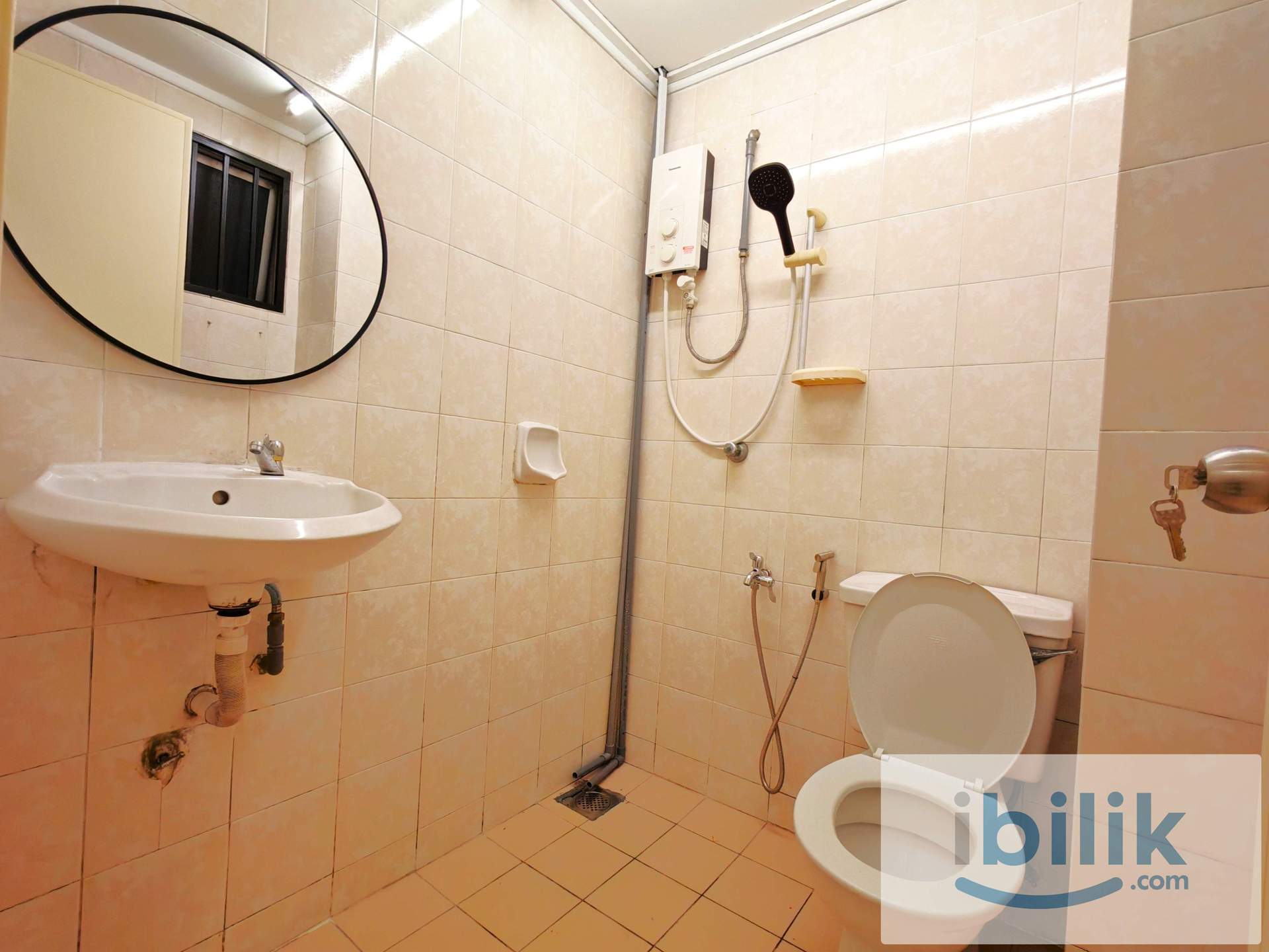 Subang Jaya Middle Bedroom. Free WiFi electricity.  - Image 2