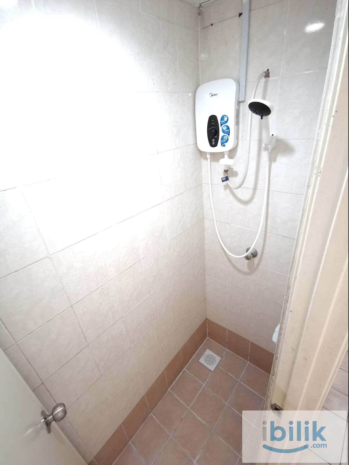 Subang Jaya Middle Bedroom. Free WiFi electricity.  - Image 3