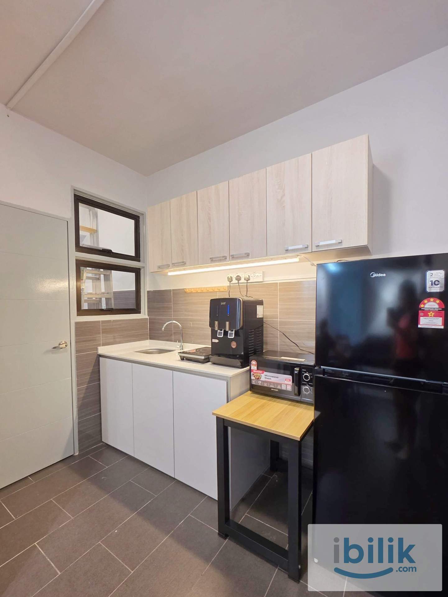 Middle ROOM - Image 9