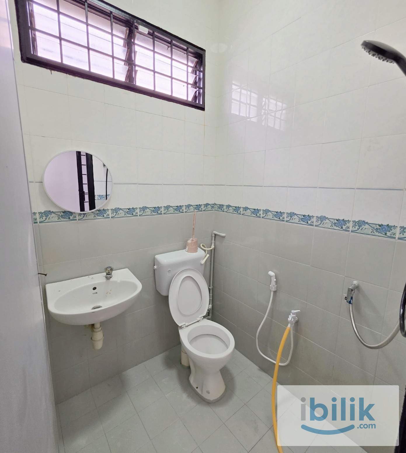 Master Room - Image 2