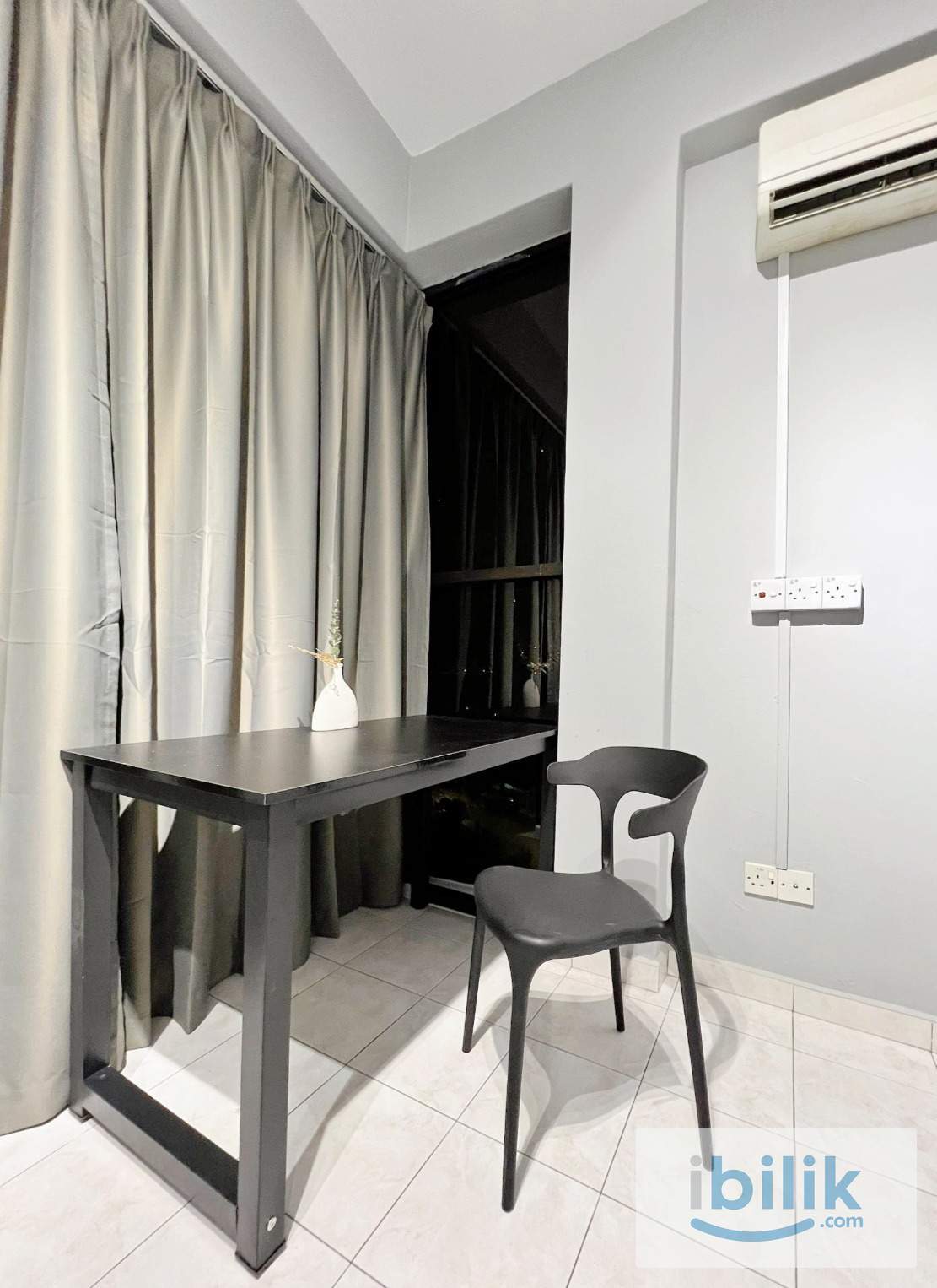 MIDDLE ROOM - Image 2