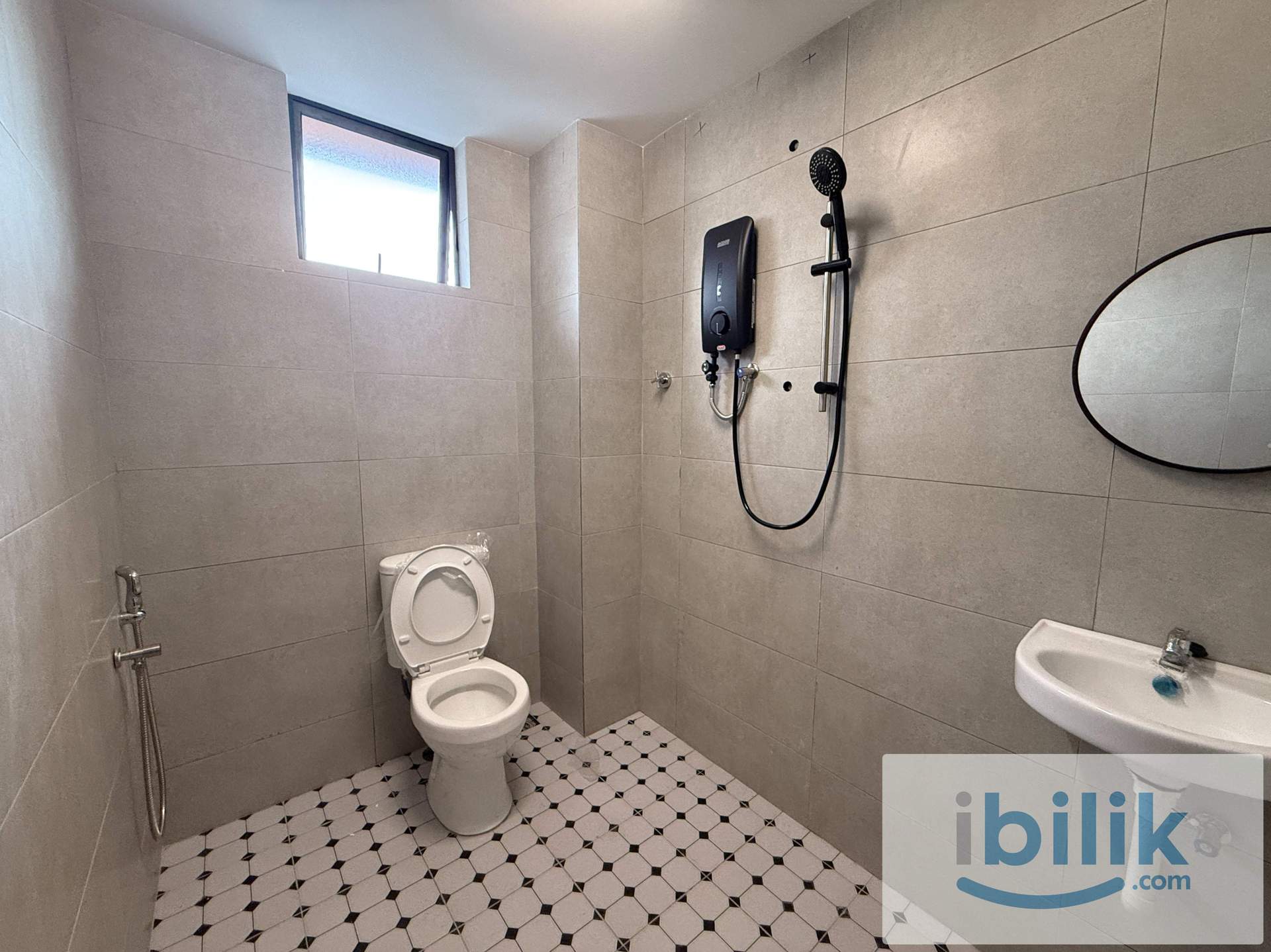 Room for rent with attach bathroon - Image 2