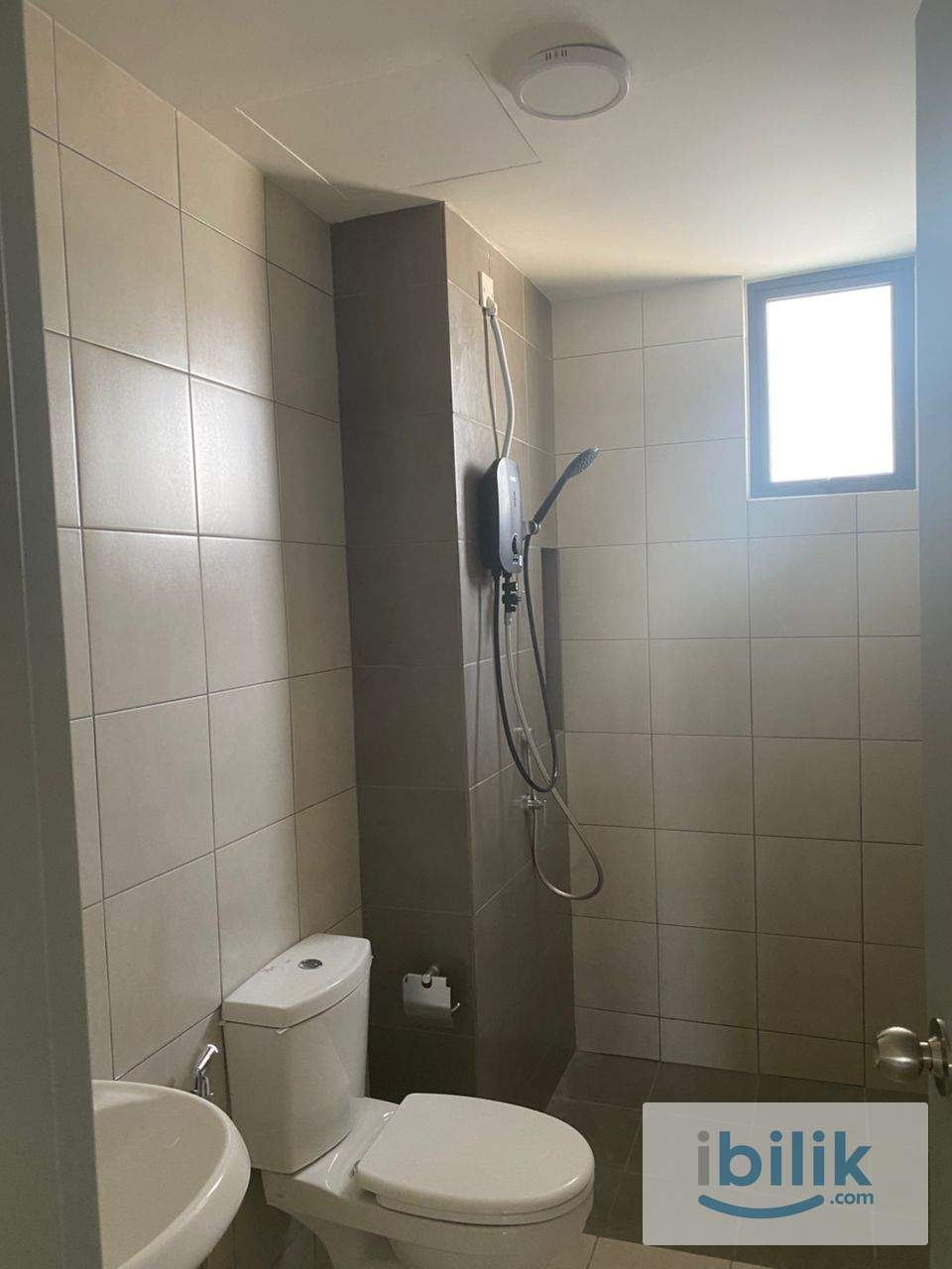 Whole Unit 4 Bedrooms 2 Bathrooms @ Mira Shorea Puchong Partially Furnished For Rent - Image 9