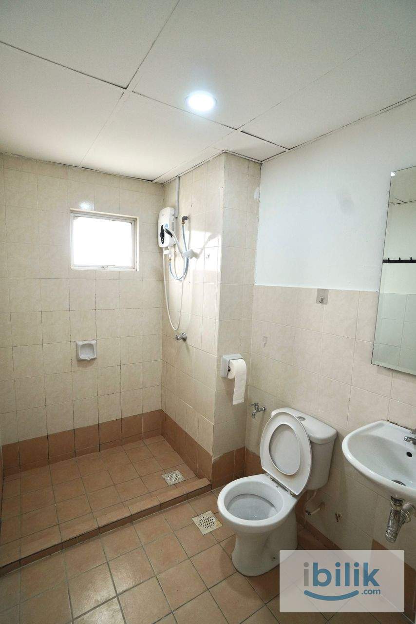 Casa Subang, UEP Subang Jaya Room for Rent  - Image 6