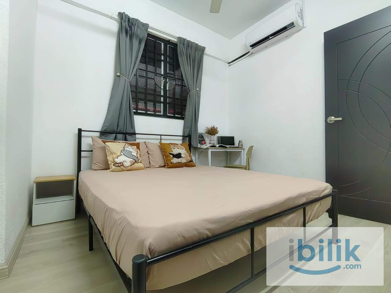 Female Middle Room, Shared Bathroom, Smart TV, Nearest To Bayan Baru, GBS, One Pricint & Pantai Hospital  - Image 1
