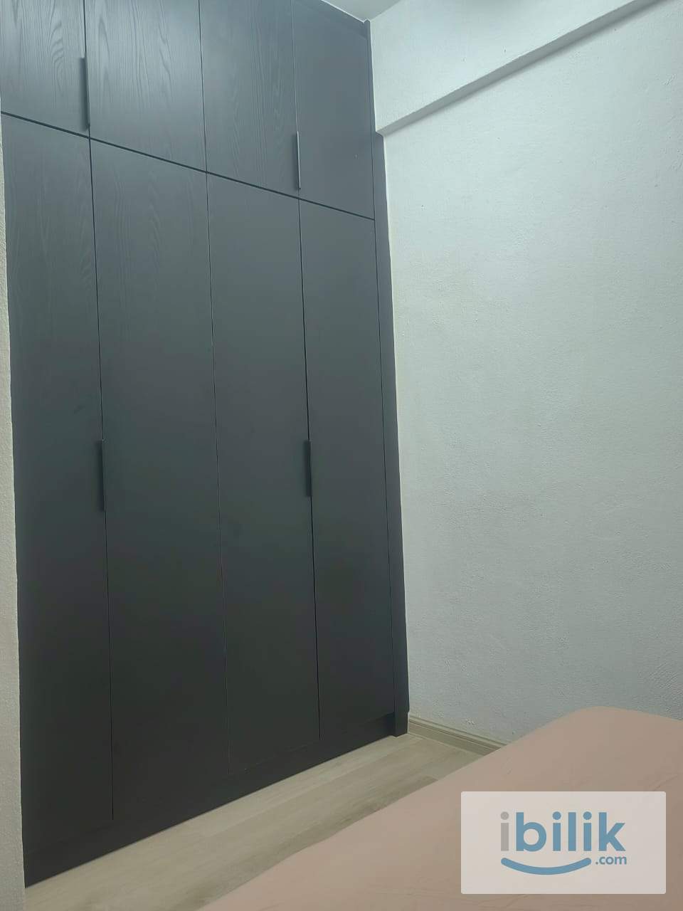 Female Middle Room, Shared Bathroom, Smart TV, Nearest To Bayan Baru, GBS, One Pricint & Pantai Hospital  - Image 4