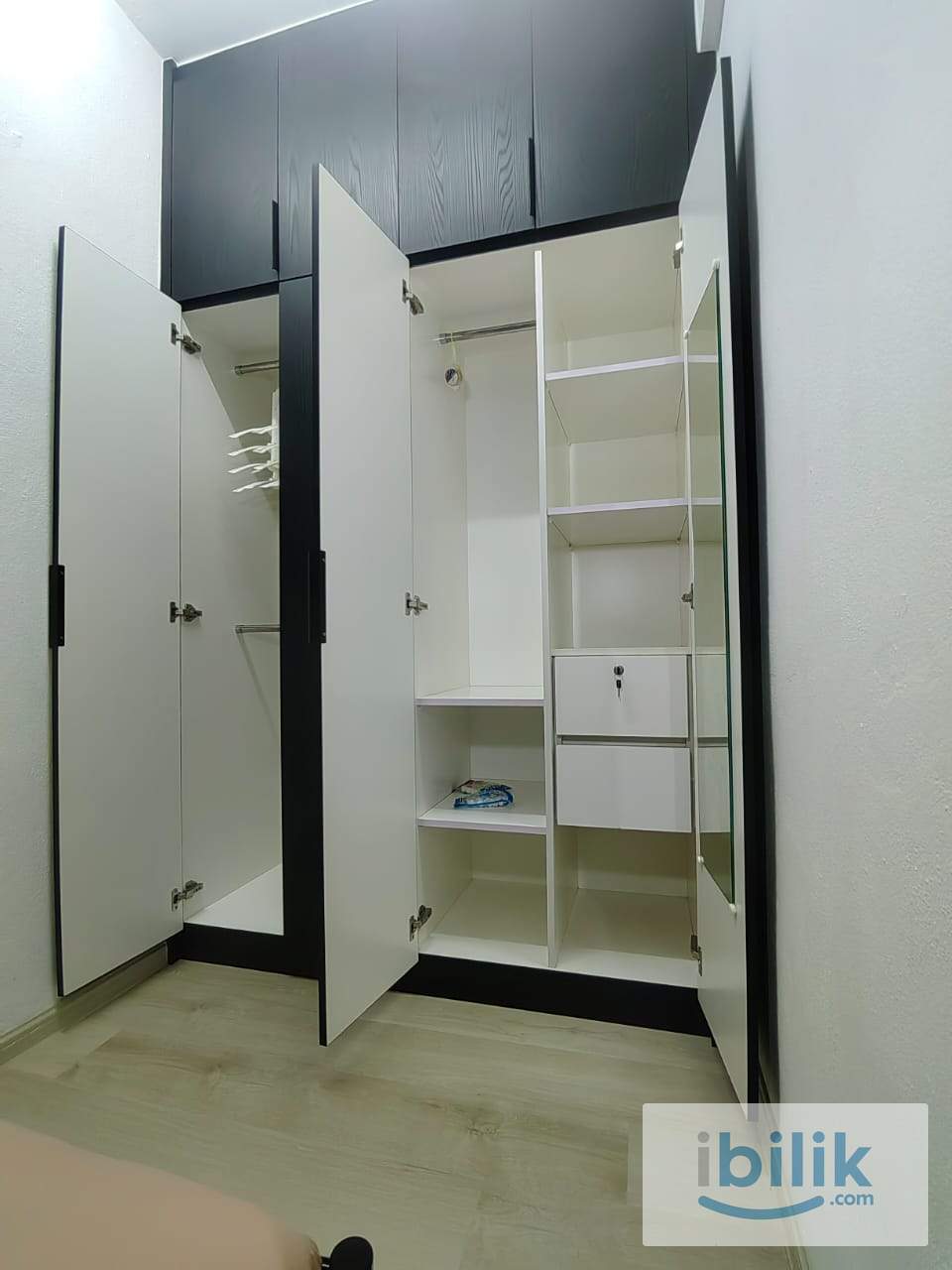 Female Middle Room, Shared Bathroom, Smart TV, Nearest To Bayan Baru, GBS, One Pricint & Pantai Hospital  - Image 5