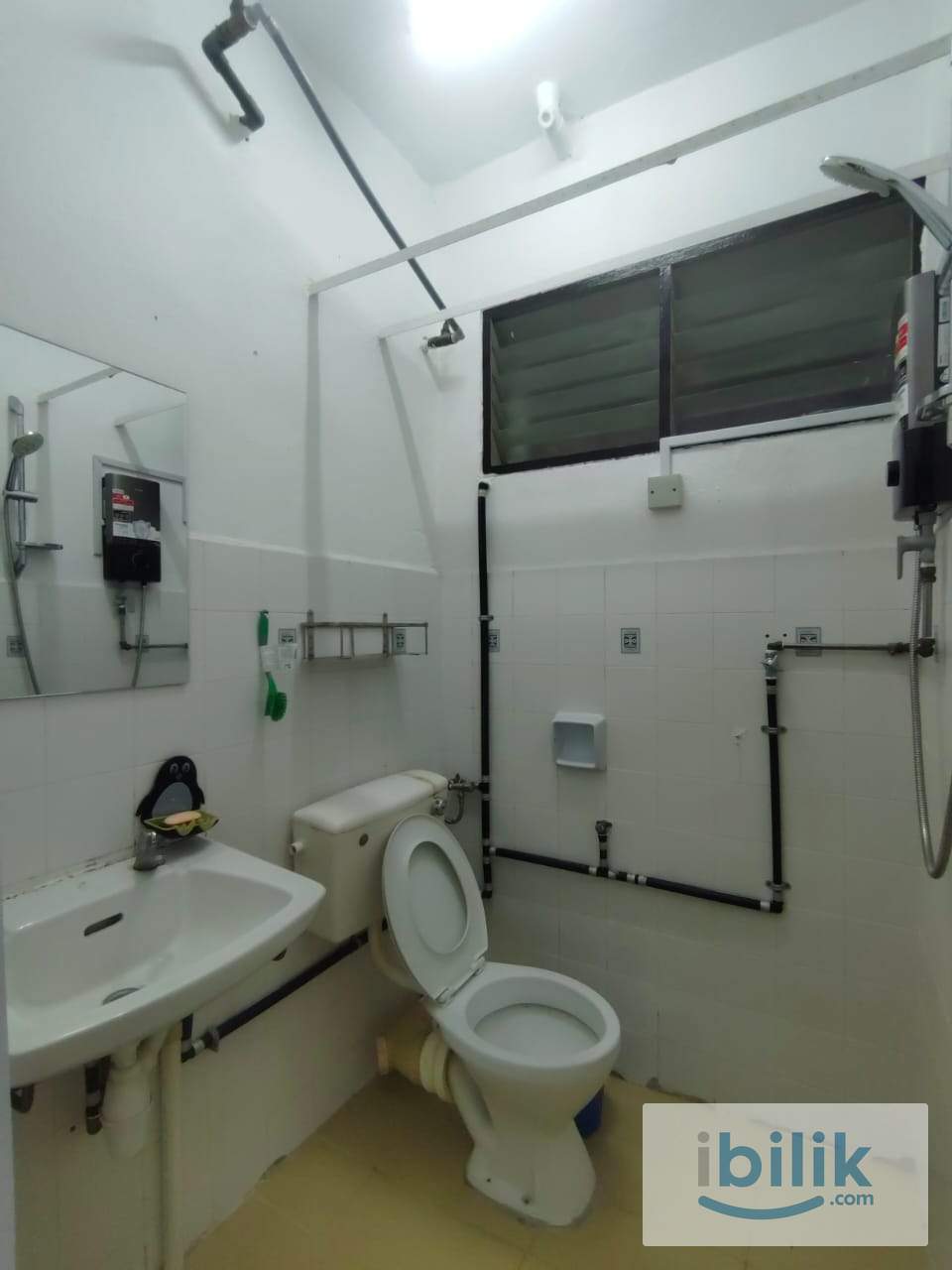 Female Middle Room, Shared Bathroom, Smart TV, Nearest To Bayan Baru, GBS, One Pricint & Pantai Hospital  - Image 7