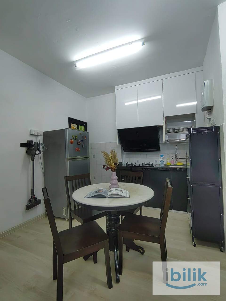 Female Middle Room, Shared Bathroom, Smart TV, Nearest To Bayan Baru, GBS, One Pricint & Pantai Hospital  - Image 10