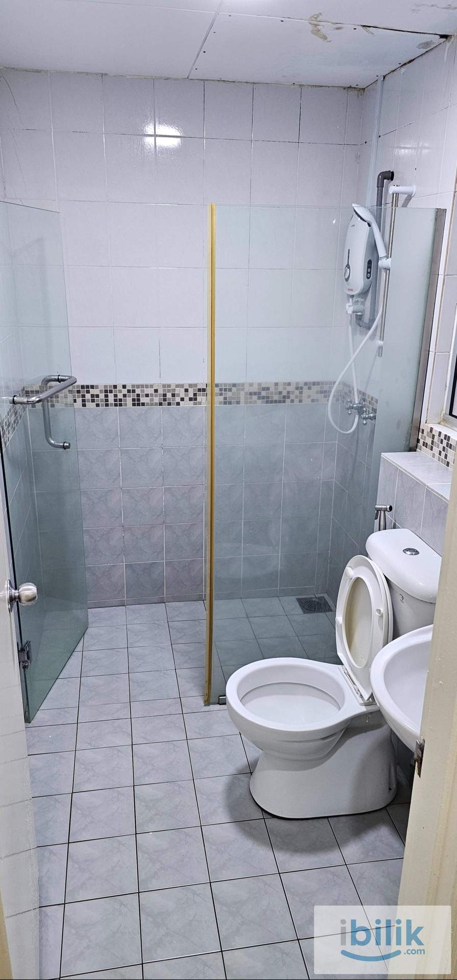 MASTER ROOM/CLEAN UNIT! FULLY FURNISHED! FEMALE/MUSLIM UNIT! - Image 4