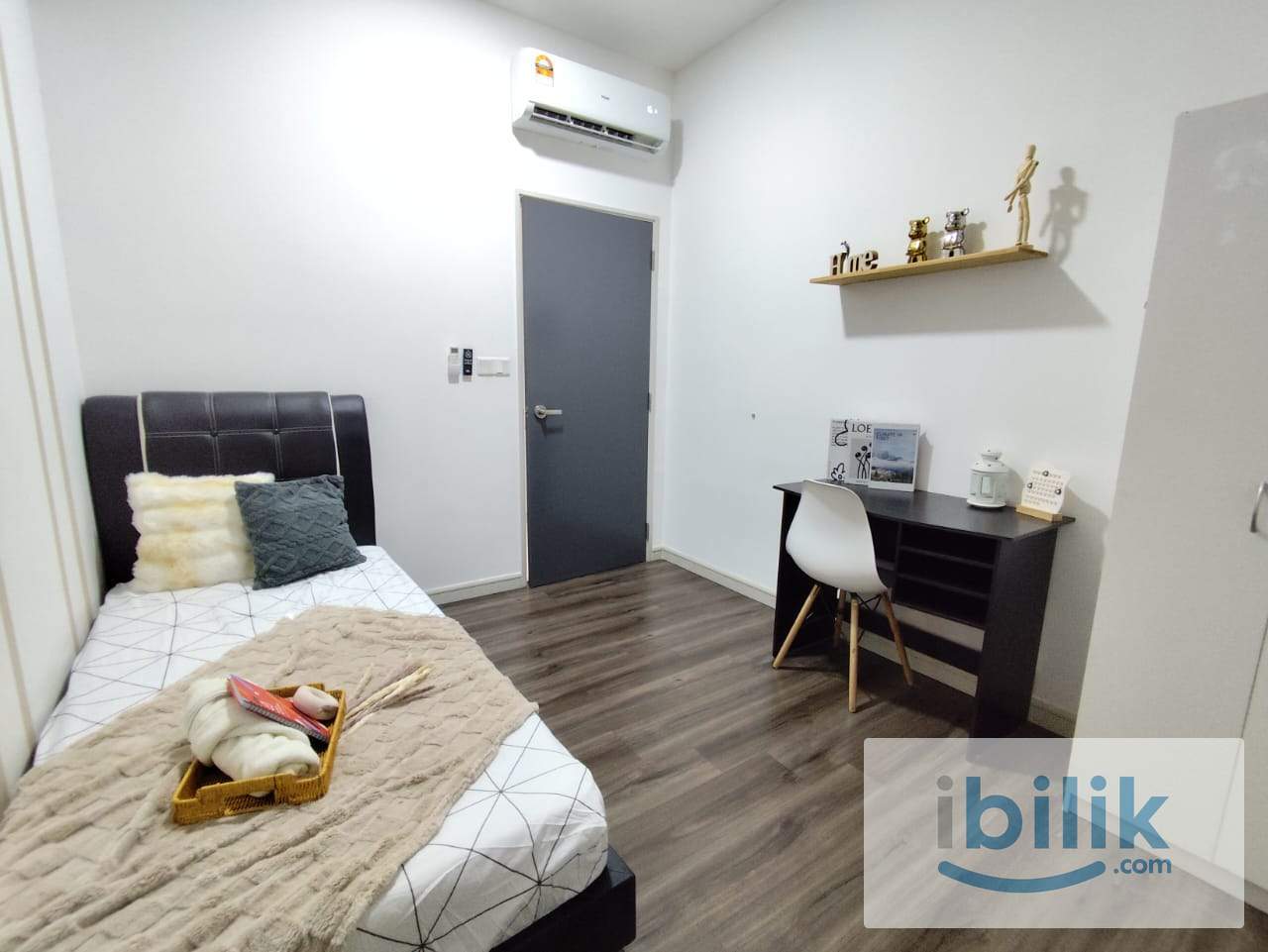 Female Medium room for rent at Riana South Condo@ Cheras Taman Connaught - Image 1