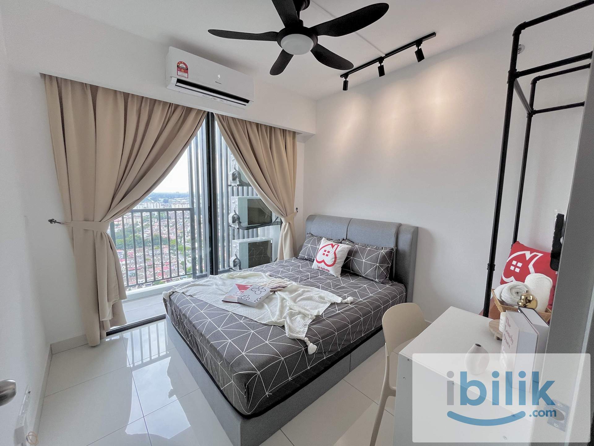 Female Balcony room for rent at Edumetro, USJ - Image 1
