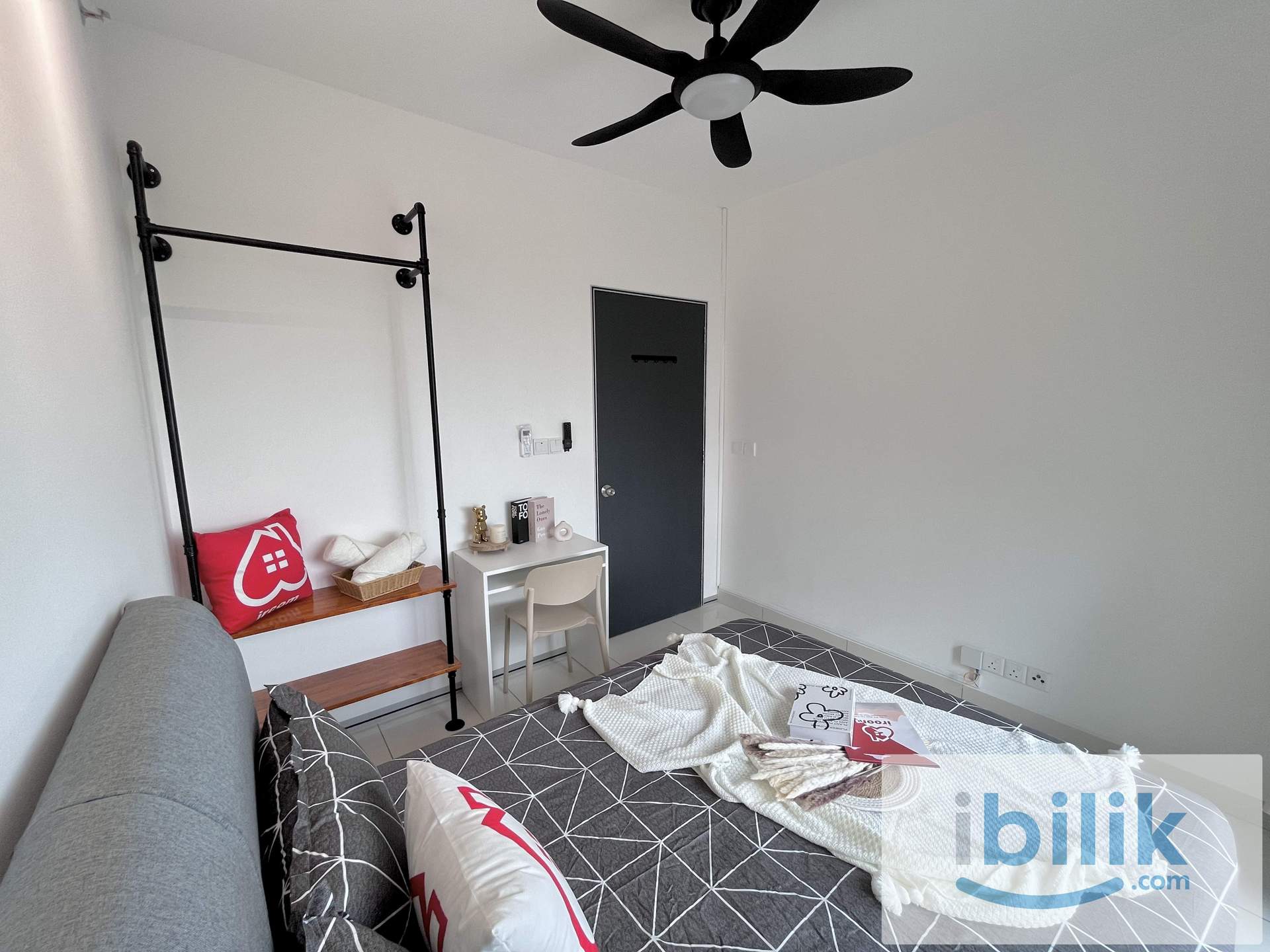 Female unit Balcony room for rent at Edumetro, USJ  - Image 3