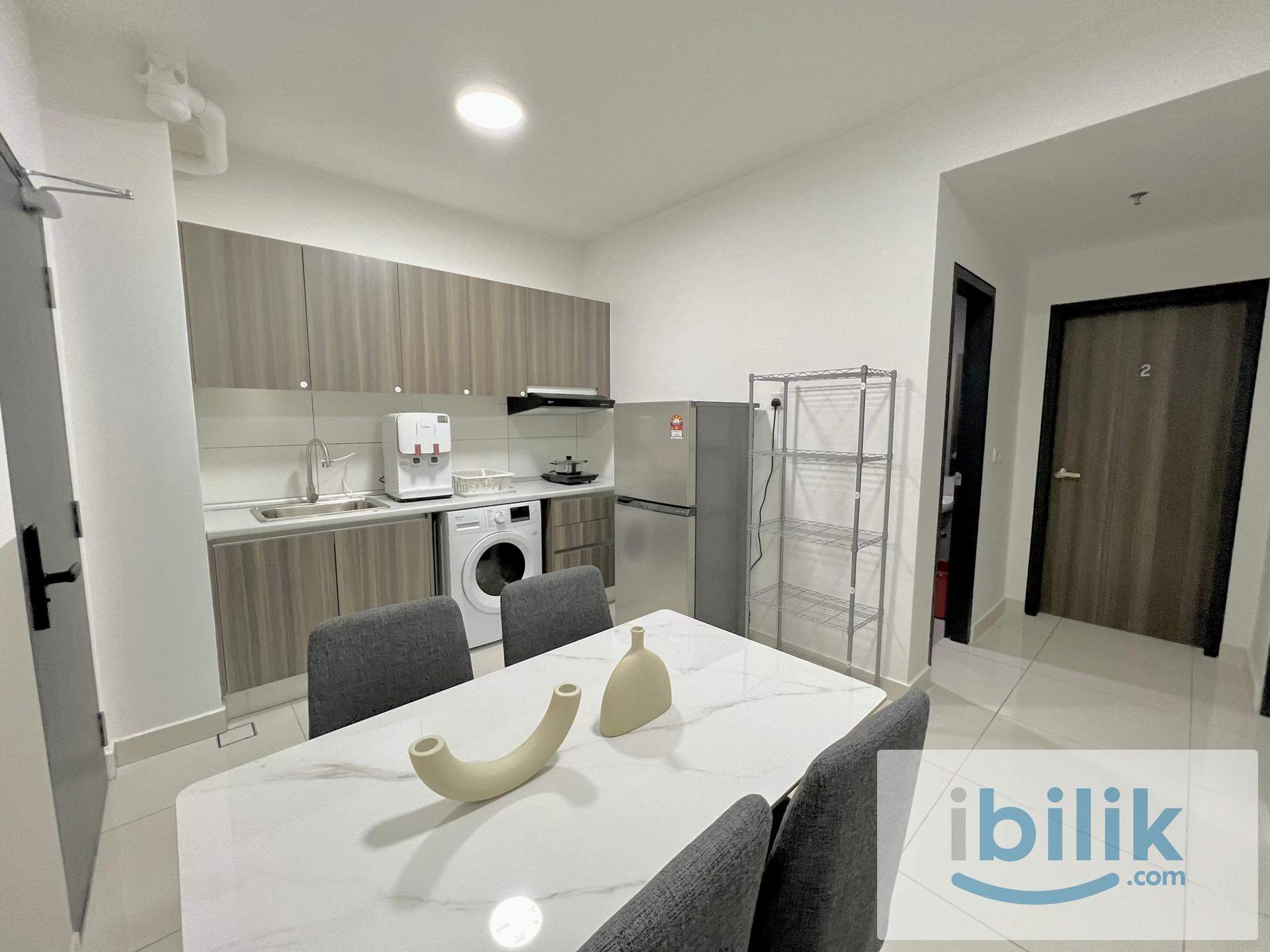 Female Balcony rooms for rent at Edumetro, USJ - Image 4