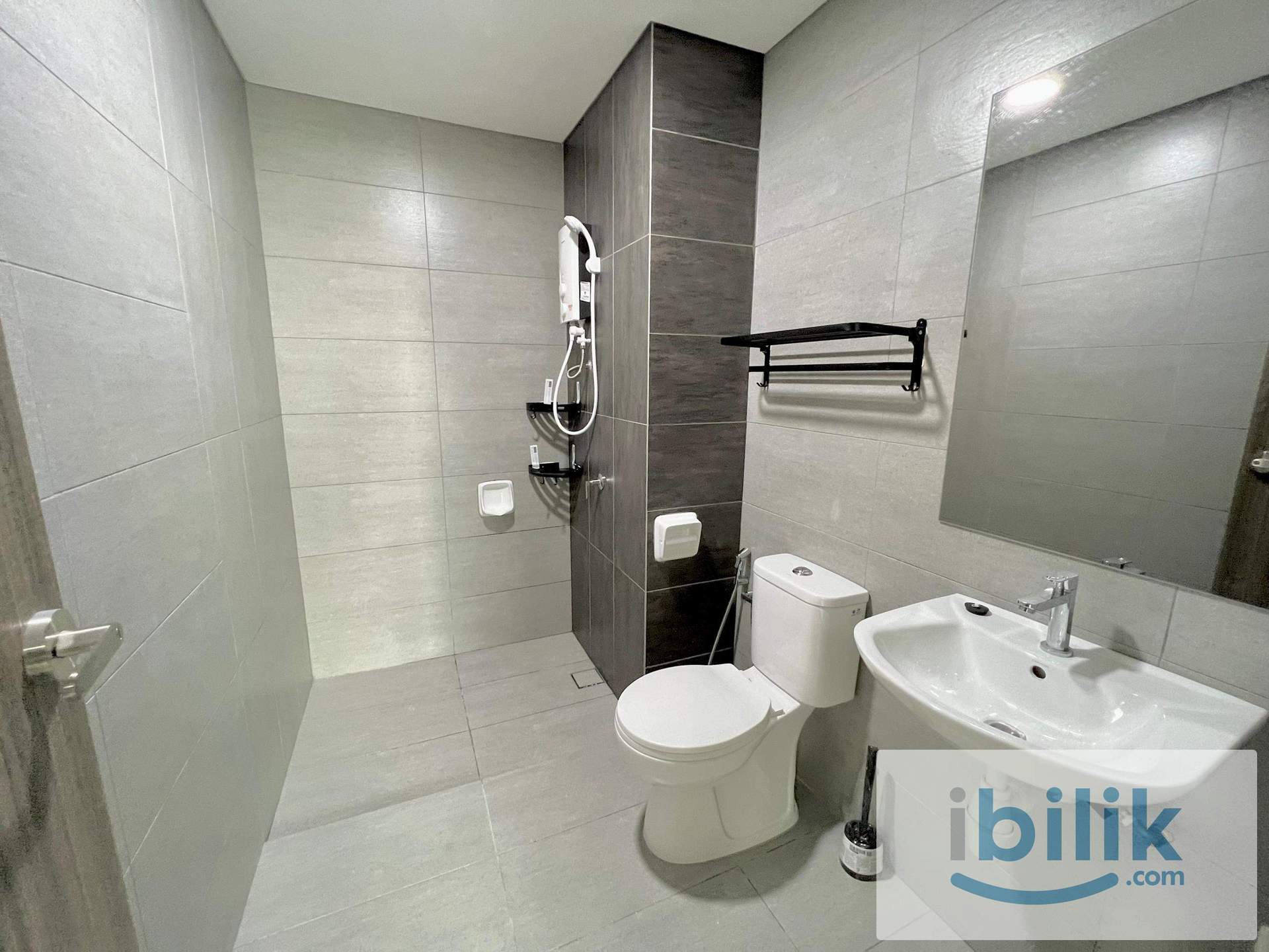 Female Balcony rooms for rent at Edumetro, USJ - Image 6