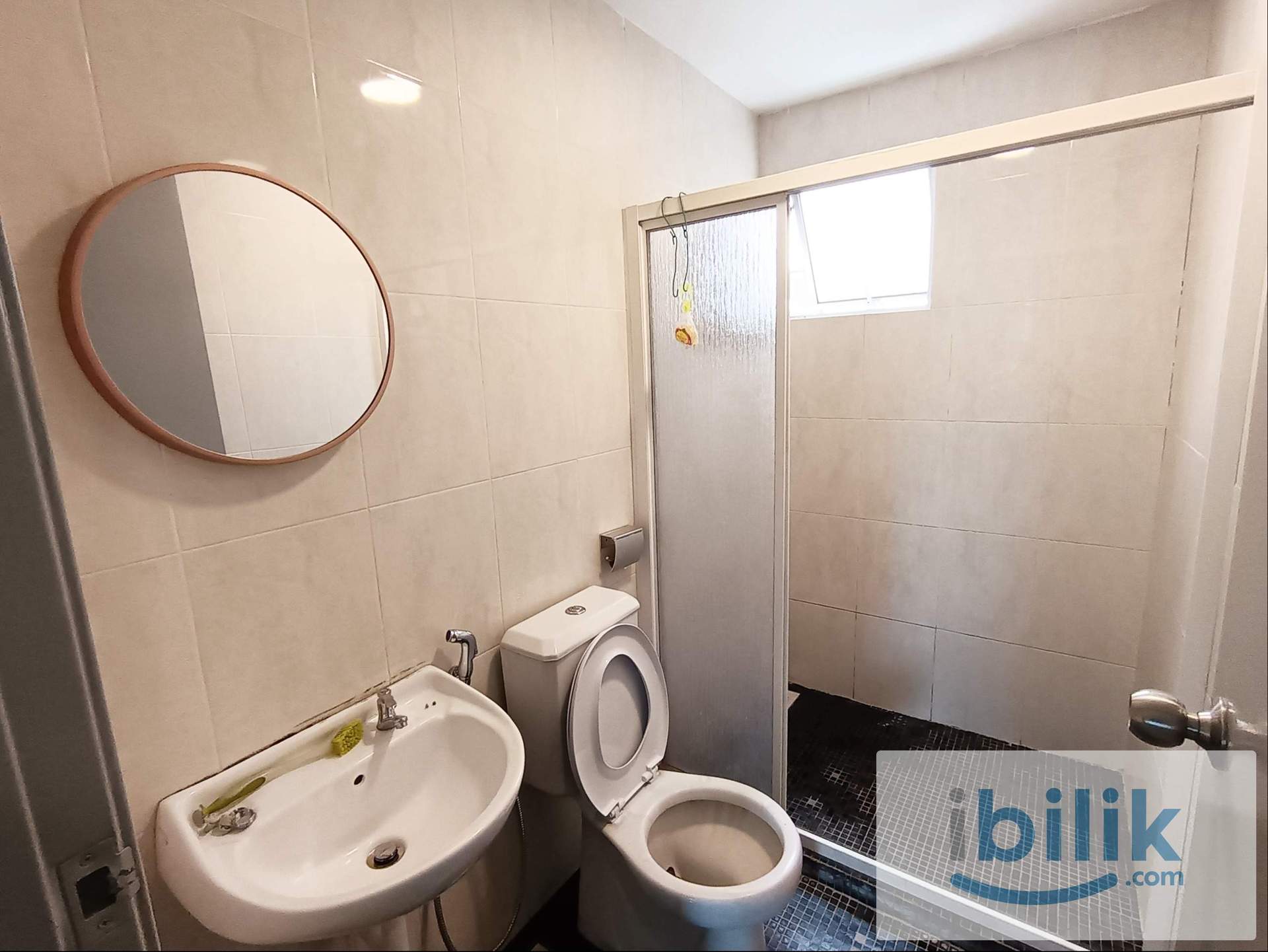 Mix Middle Room | WiFi Included | Near MRT Tmn Connaught - Image 5