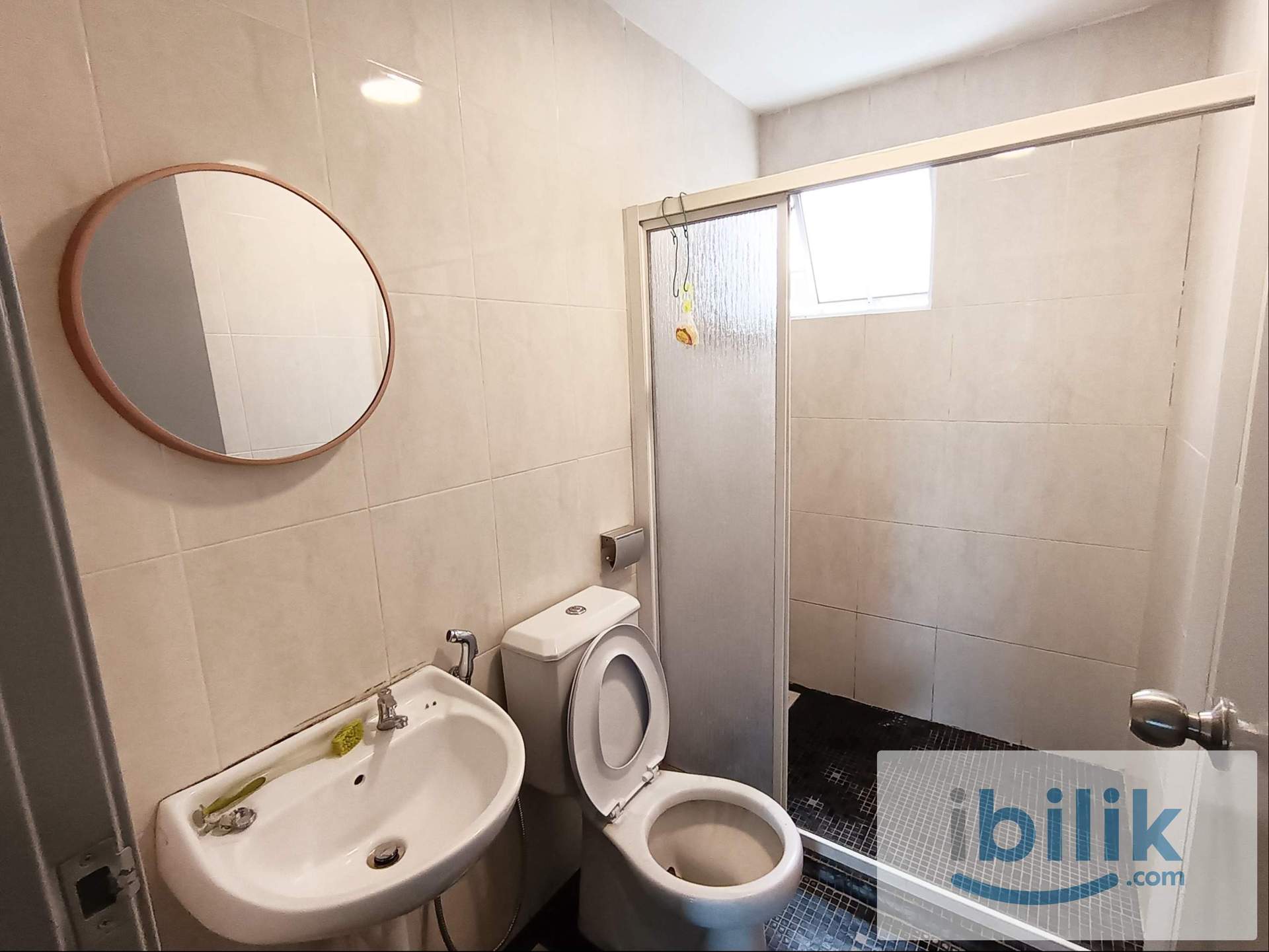 Mix Cozy Small Room | WiFi Included | Near MRT Tmn Connaught - Image 3
