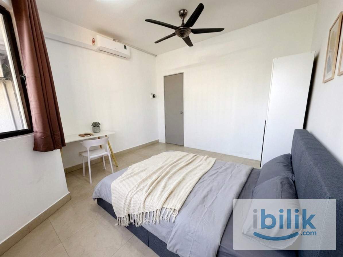 Female Cozy Middle Room | WiFi Included | Near LRT Salak Selatan - Image 2