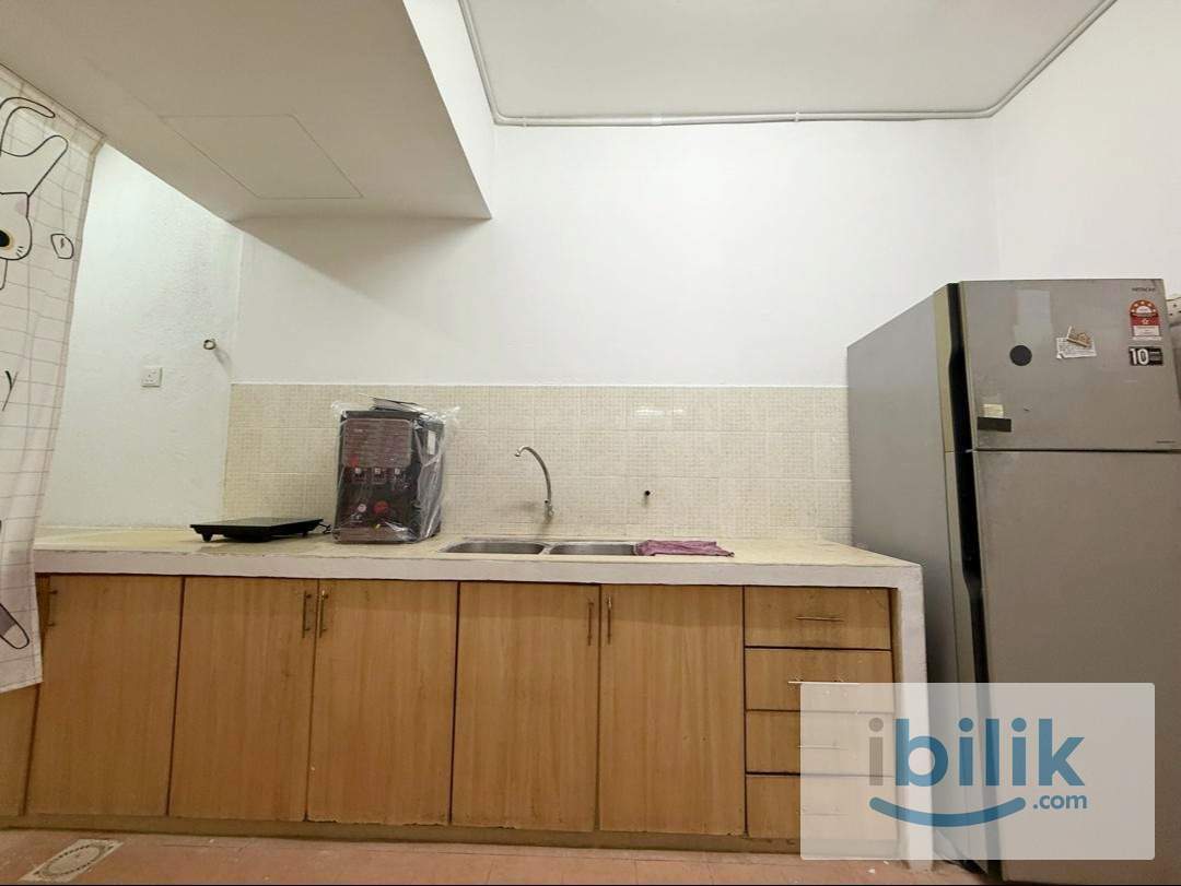 Female Cozy Middle Room | WiFi Included | Near LRT Salak Selatan - Image 4