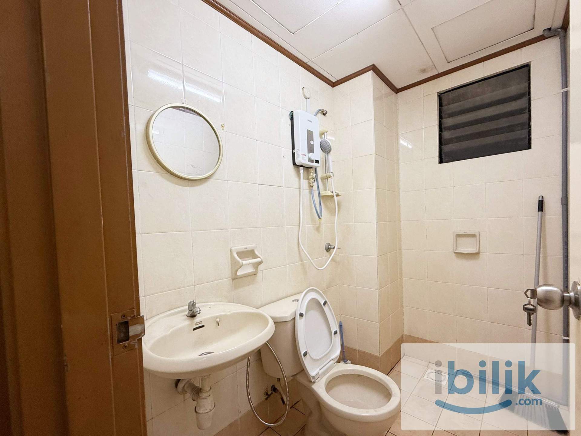 Female Middle Room | WiFi Included | Near LRT Salak Selatan - Image 3