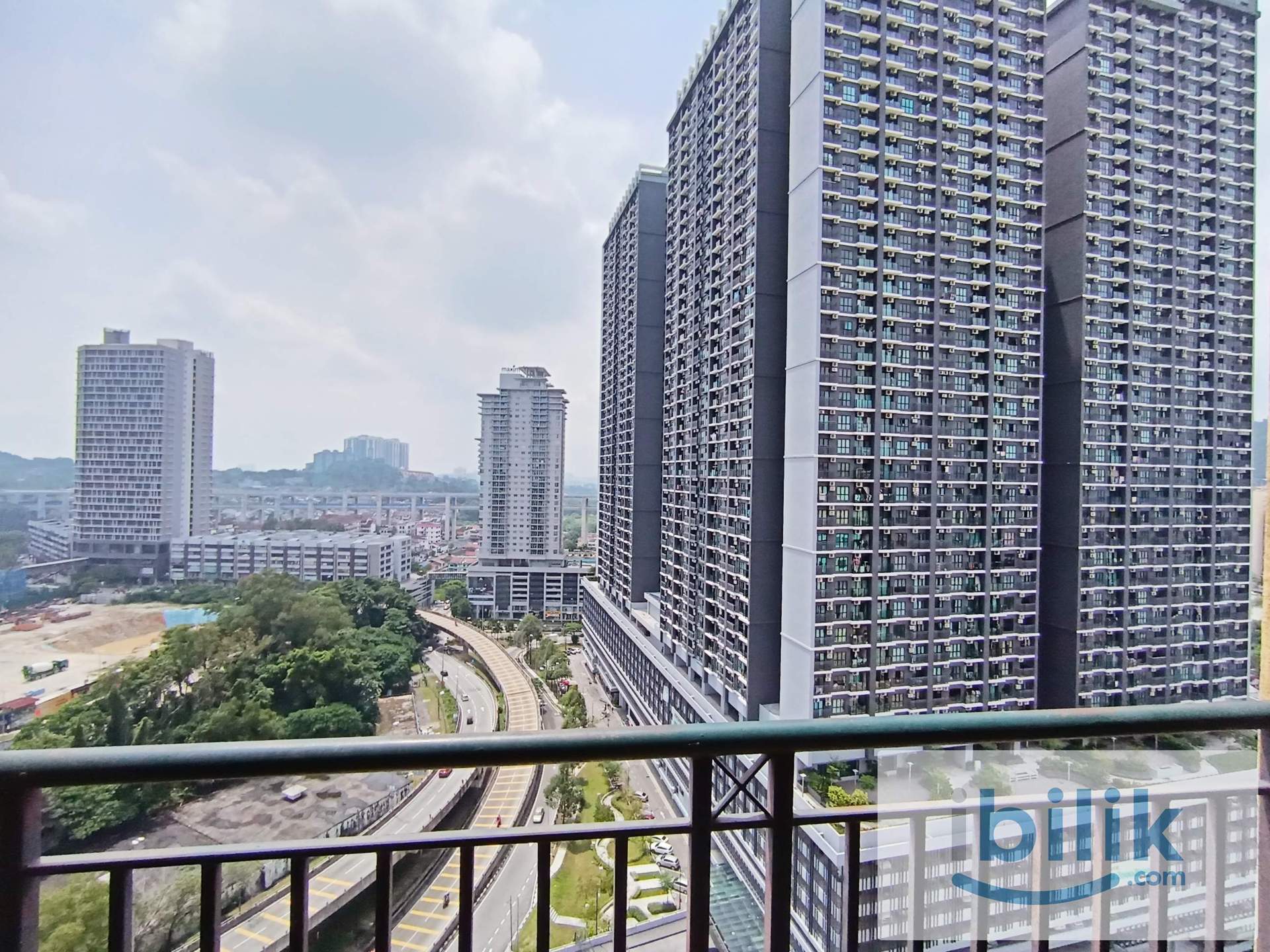 Mix Cozy Middle Room | WiFi Included | Near MRT Tmn Connaught - Image 5
