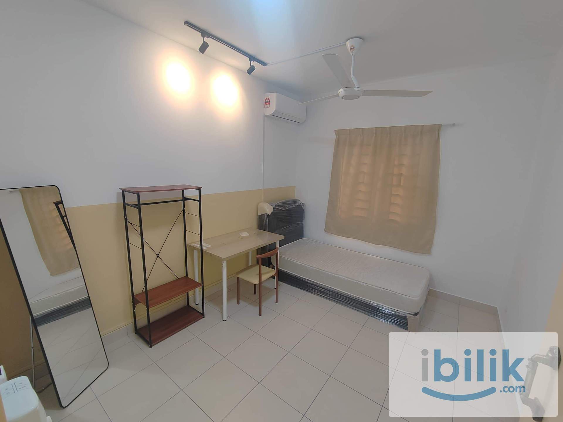 Female Master Room at Seri Baiduri Apartment , Setia Alam - Image 1