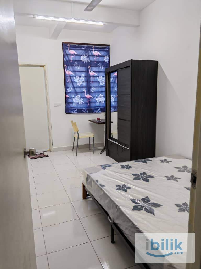 Middle Room In Bestari Perdana, Meridin East - Image 1