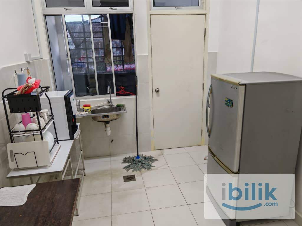 Middle Room In Bestari Perdana, Meridin East - Image 5