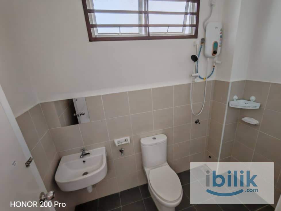 Comfortable Middle Room At Bestari Perdana, Meridin East, Pasir Gudang - Image 2