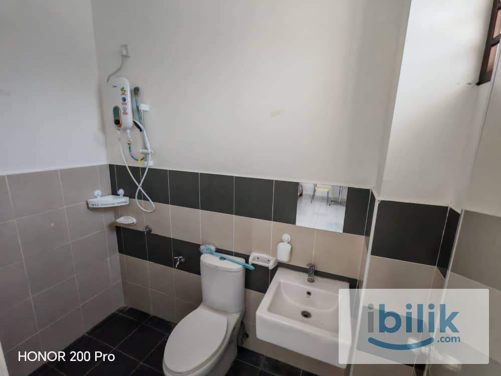 Spacious and Comfortable Master Room (attached with private bathroom & balcony) At Bestari Perdana, Pasir Gudang - Image 4