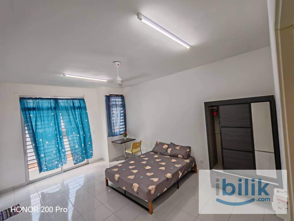 Spacious and Comfortable Master Room (attached with private bathroom & balcony) At Bestari Perdana, Pasir Gudang - Image 1