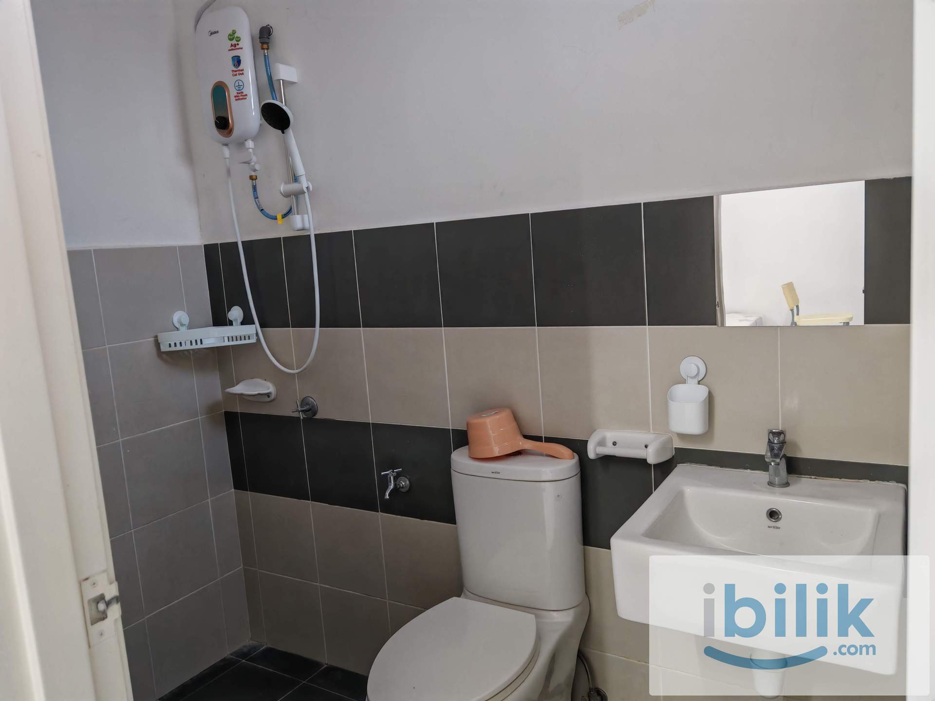 Spacious and Comfortable Master Room (attached with private bathroom & balcony) At Bestari Perdana, Pasir Gudang - Image 5